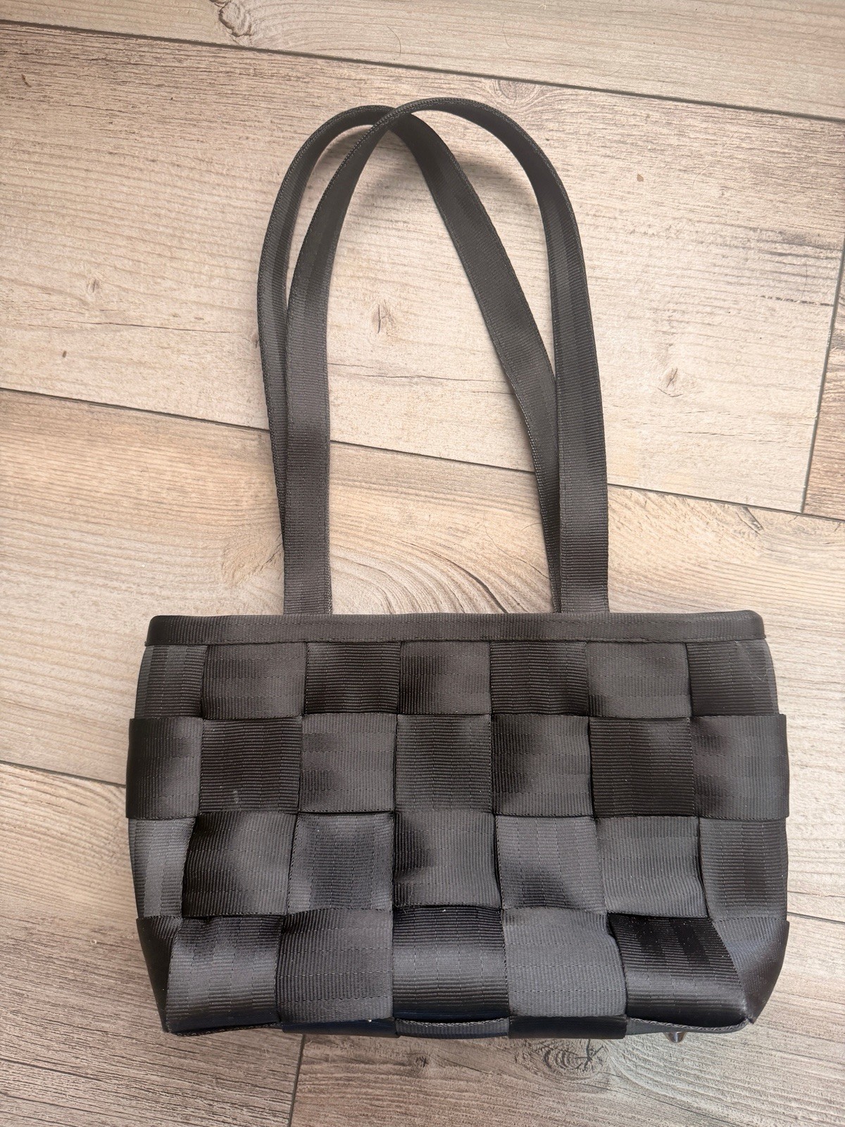 Harvey’s Black Seatbelt Woven Tote Bag Lined Inner Pockets Bottom Studs Zipper