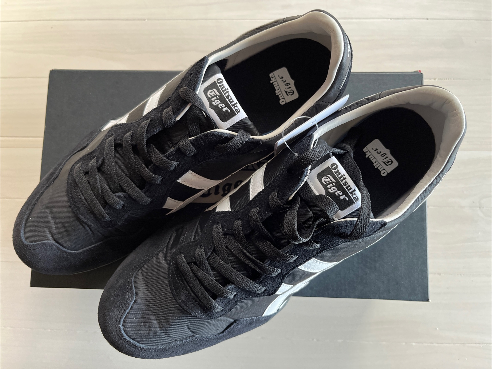 Onitsuka Tiger SERRANO 1183B400 001 Black/White Unisex Shoes