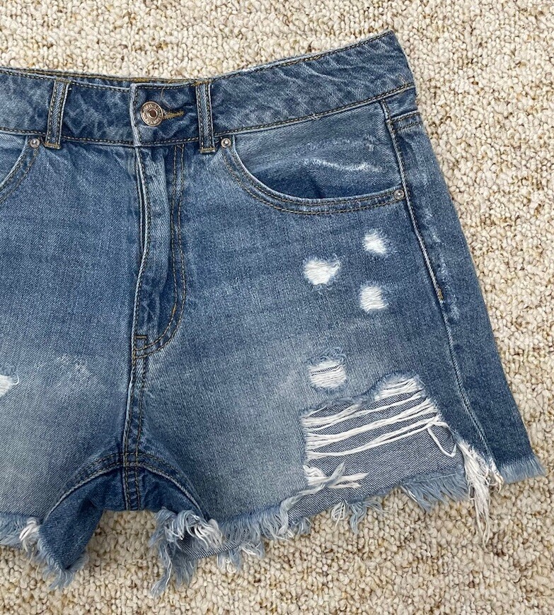 Forever 21 Jean Shorts Women’s Tag Size 28 Distressed Denim Cut Off (Waist 30″)