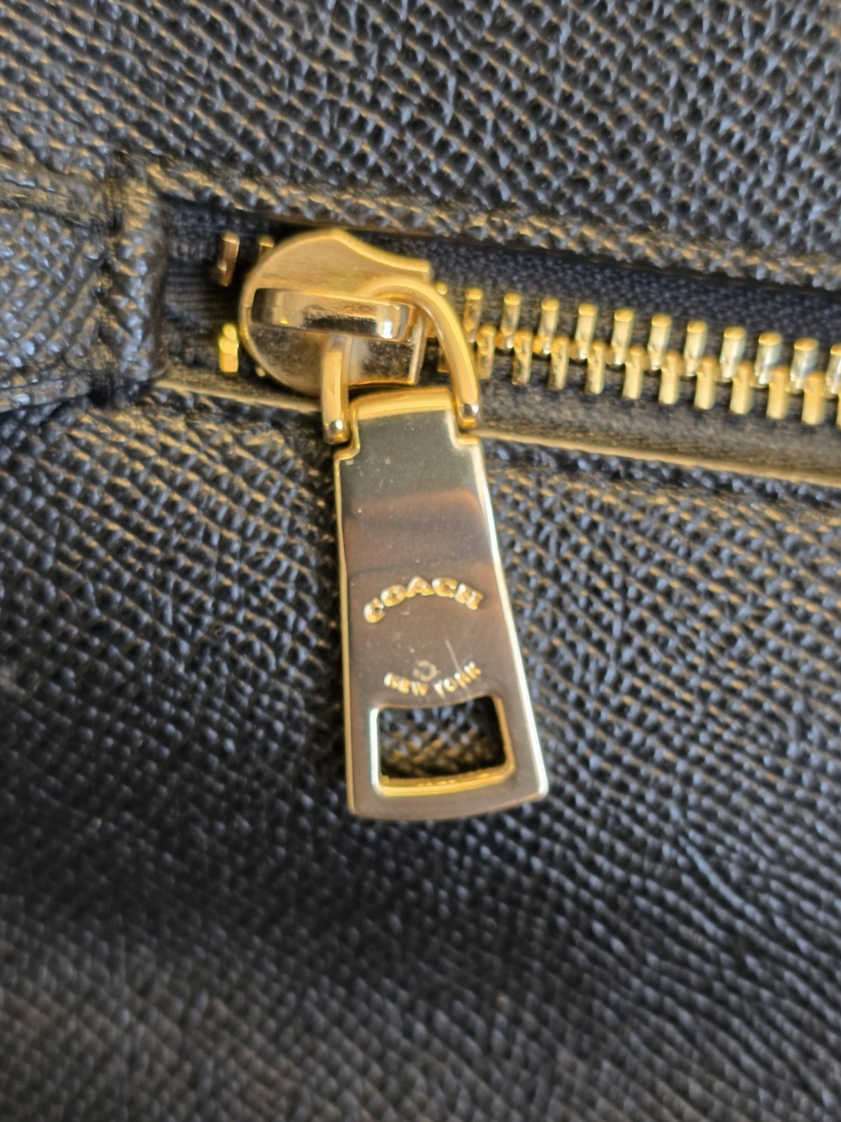 COACH GALLERY TOTE Black Crossgrain Leather Gold Hardware F79608 EUC
