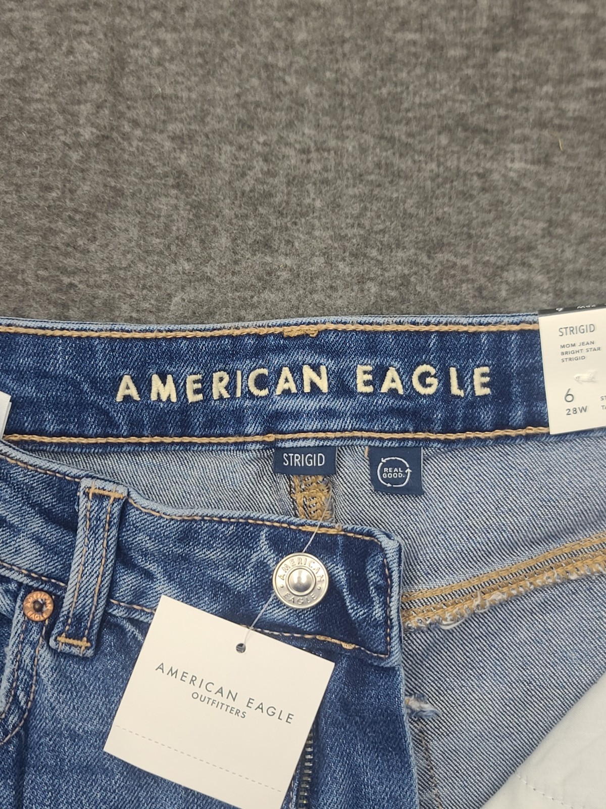 American Eagle Strigid Mom Jeans 6 28W Bright Star High Rise Destructed NWT