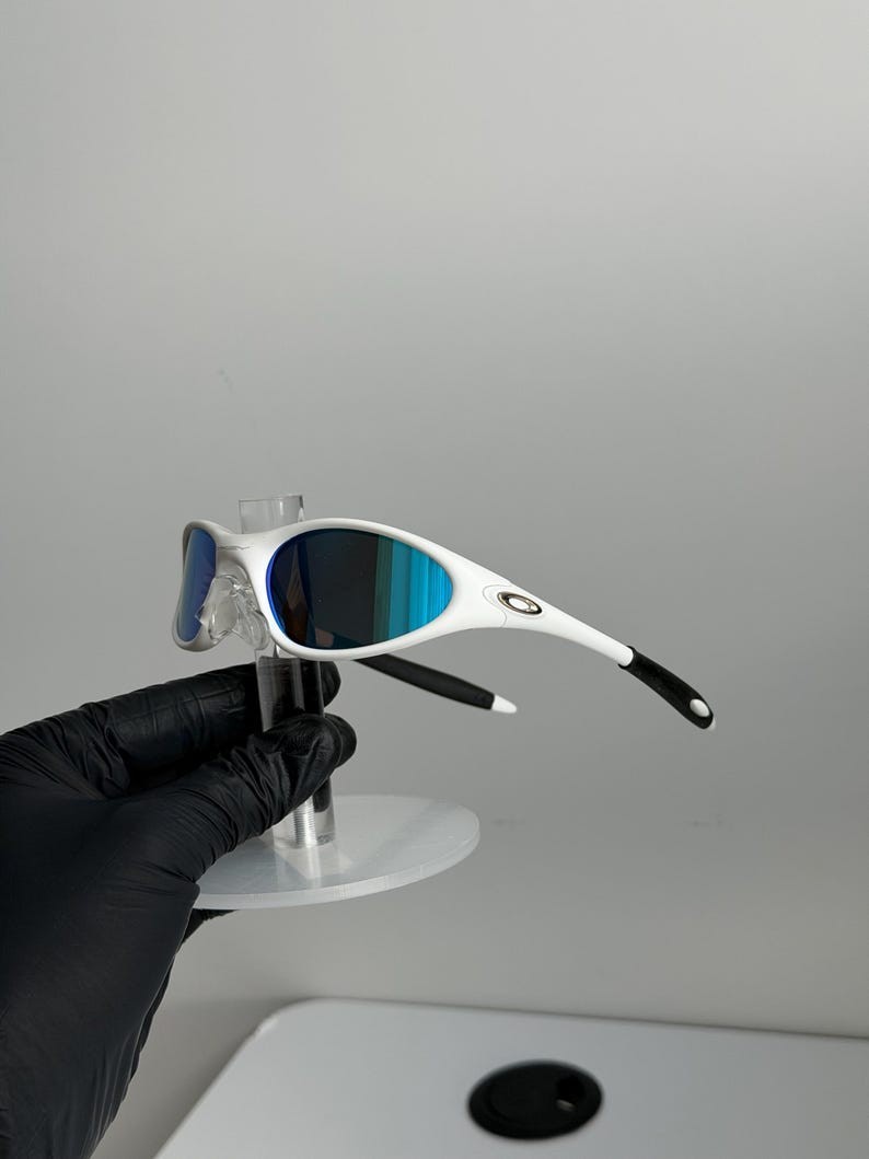 Oakley Minute 1.0 Sunglasses White Blue Y2K Gorpcore Cycling Retro