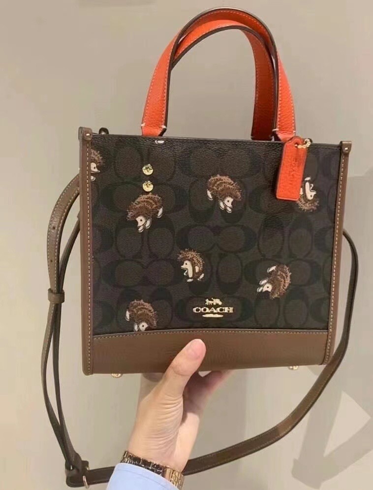 NWT Coach Dempsey Tote 22 In Signature Canvas With Hedgehog Print CC769
