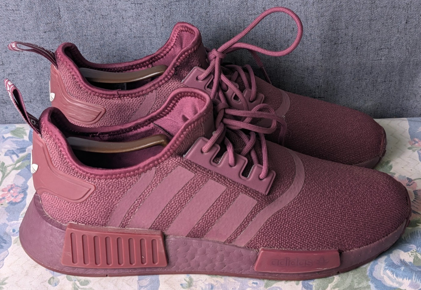 adidas NMD R1 Maroon Burgundy Boost Men’s 9.5 Shoes Running Gym Sneakers GX8384