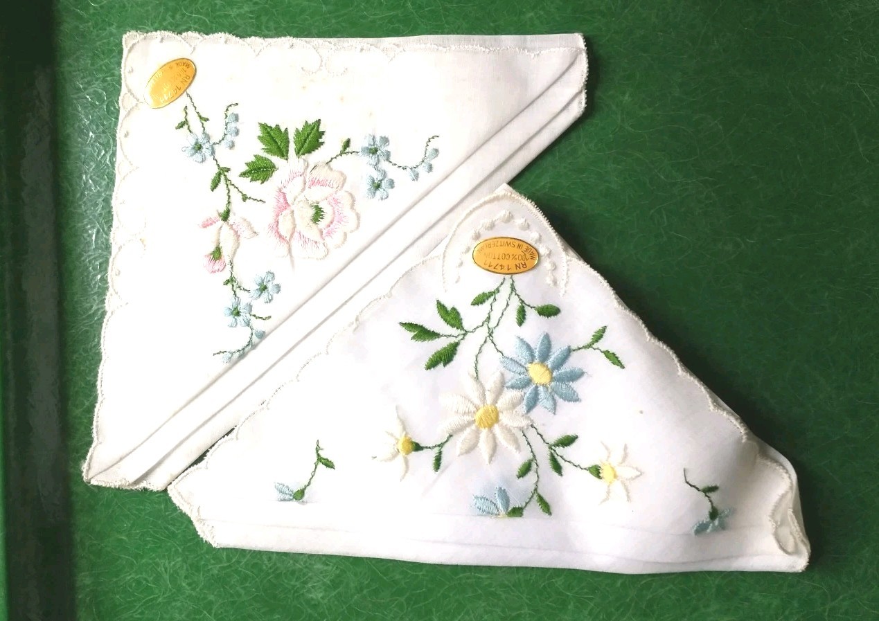 12 Vtg Handkerchiefs in VTG Bunte Chocolates Box~ Embroidery Tatted Crochet
