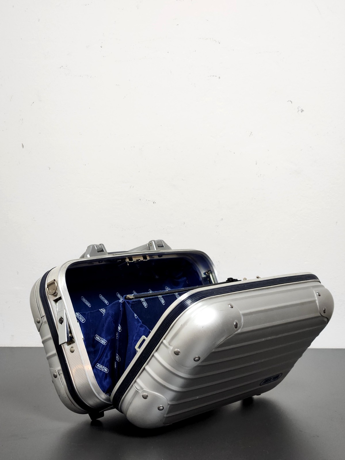 Genuine RIMOWA Silver Integral PICCOLO Mini Case/Handbag – (pre-LVMH) FULL SET!