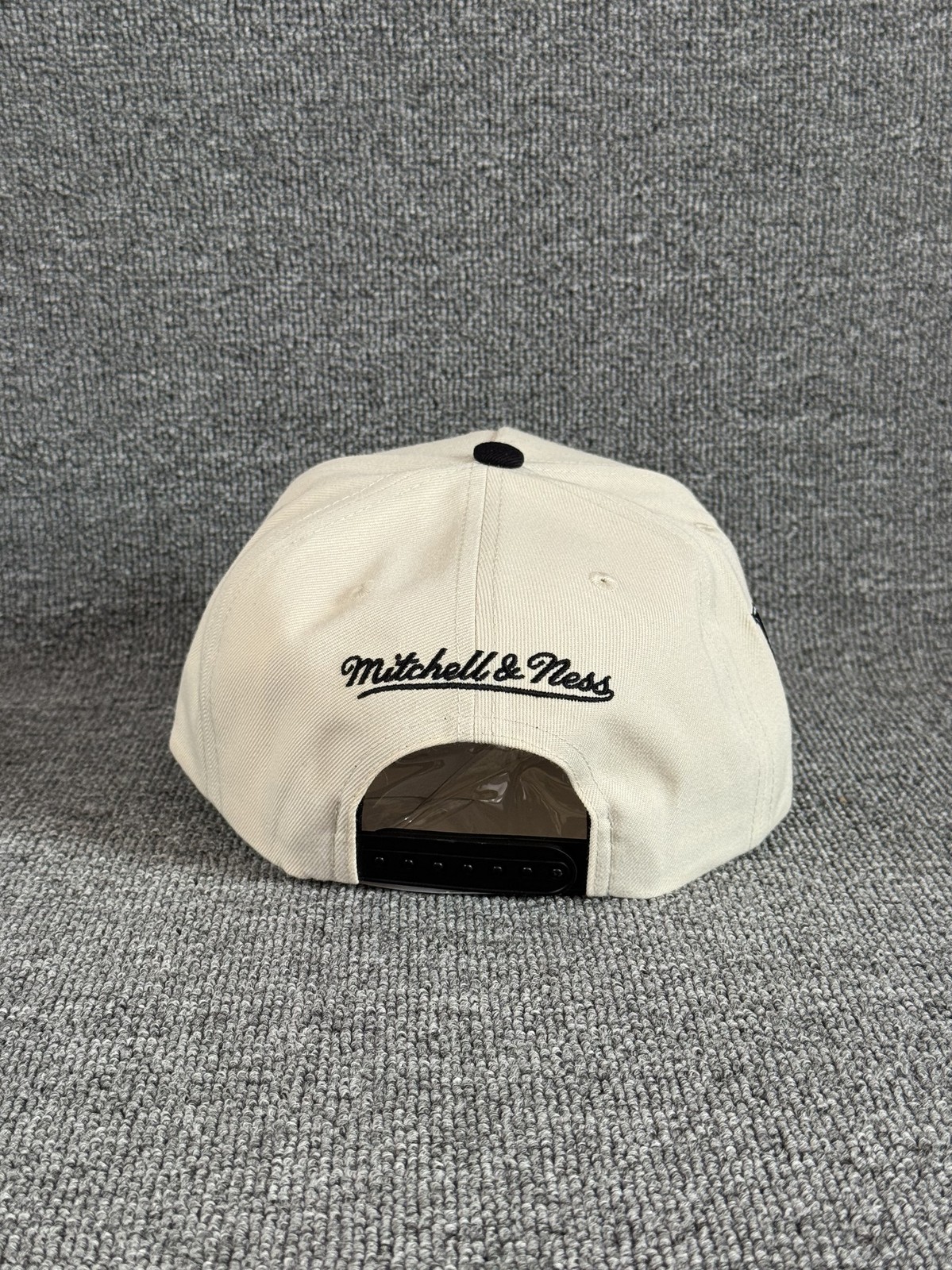 Mitchell & Ness NY Rangers Retro Snapback Cream Black Hat S1405