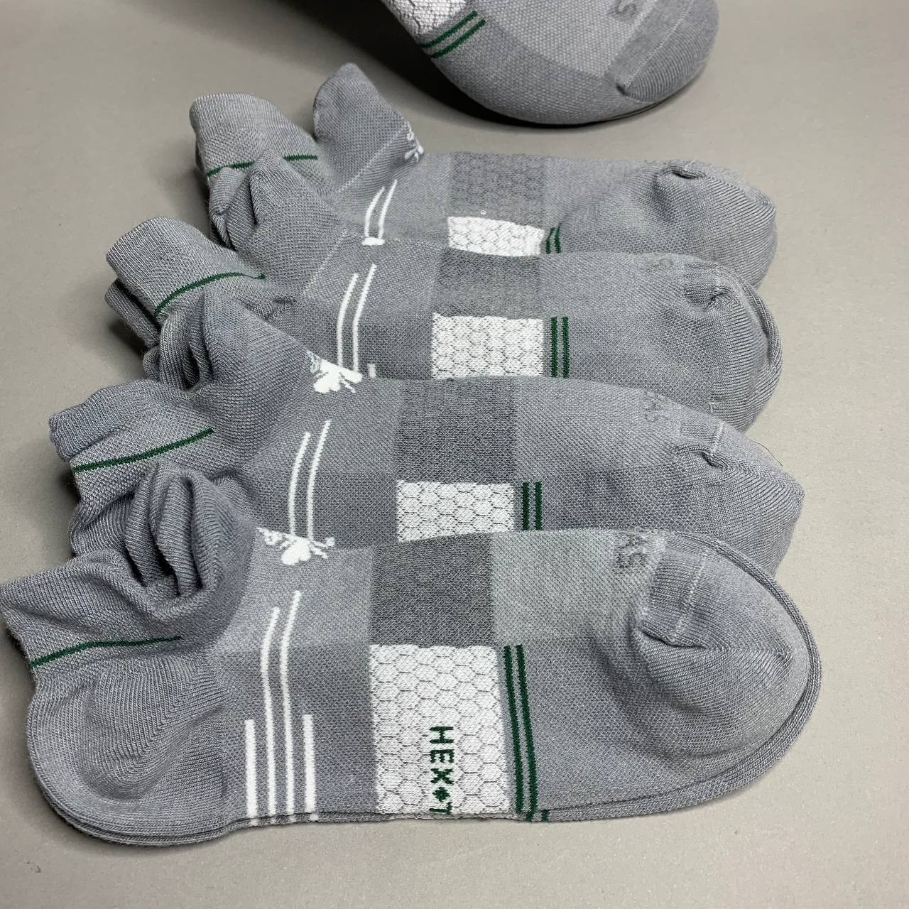Bombas Men Women Ankle Quarter Socks 4 Pairs Dark Gray Charcoal Size L Large