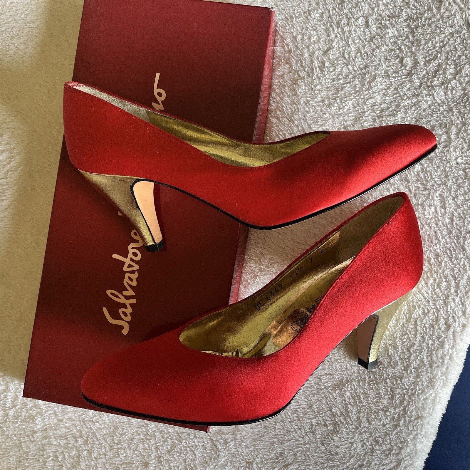 Vintage Salvatore Ferragamo Loredana Red Satin Pumps Gold Size 7B Italy