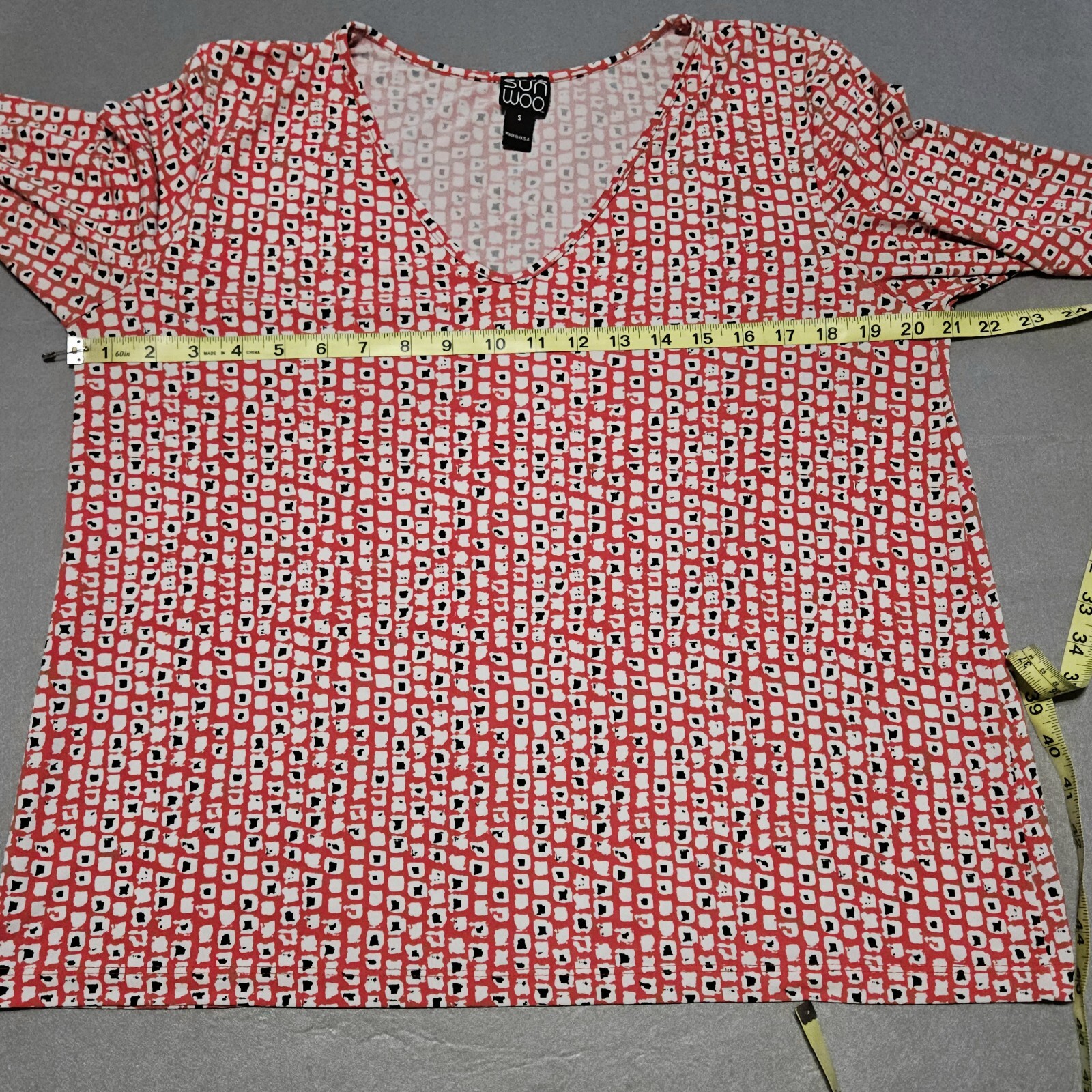 Clara SunWoo Shirt Sz S V-Neck Top Stretch Red Black All Over Geometric Print