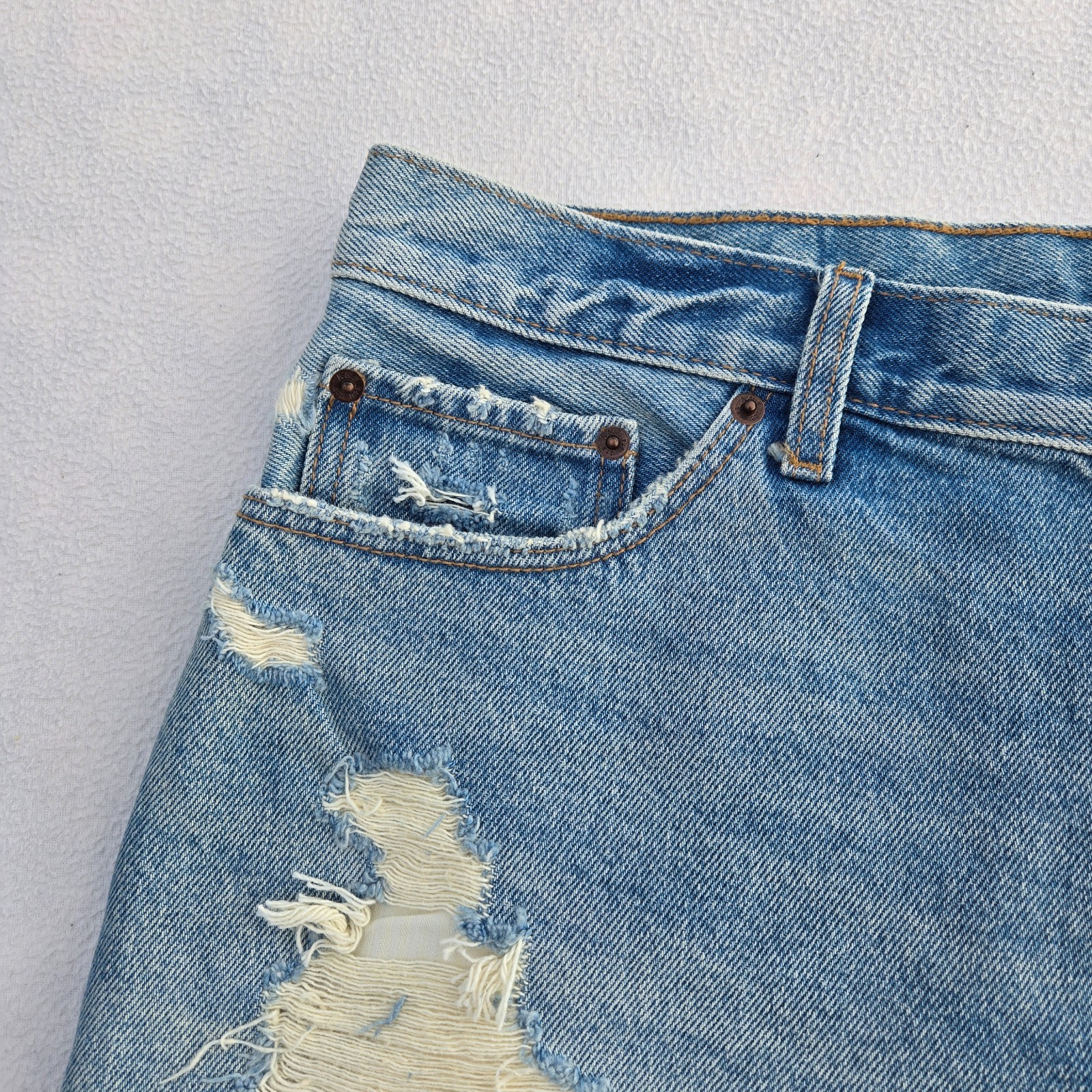 Abercrombie & Fitch Annie High Rise Distressed Shorts Light Wash Size 32/14 NWT