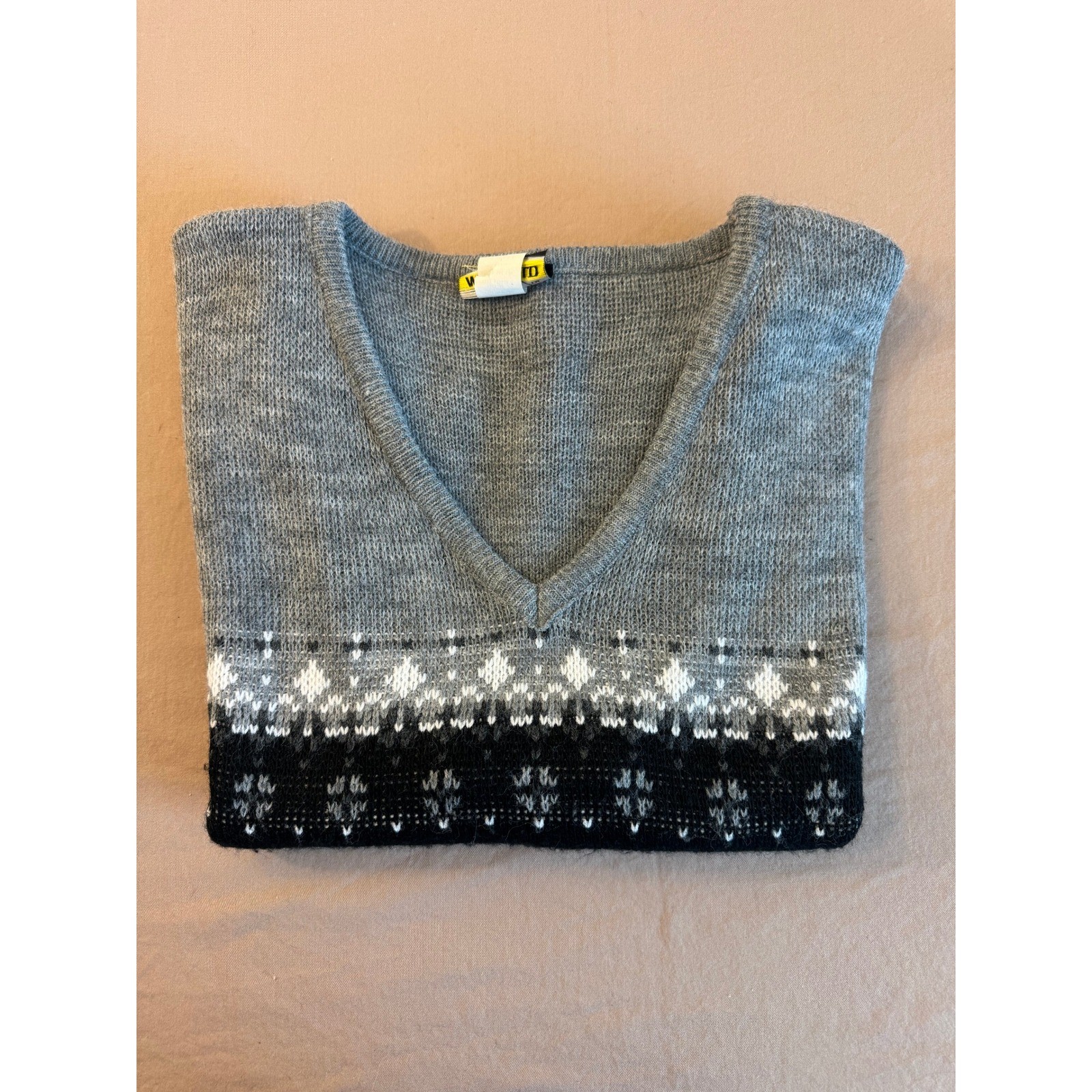 Vintage Mens Fair Isle V Neck Sweater Vest Gray Black Preppy Argyle Holiday Knit
