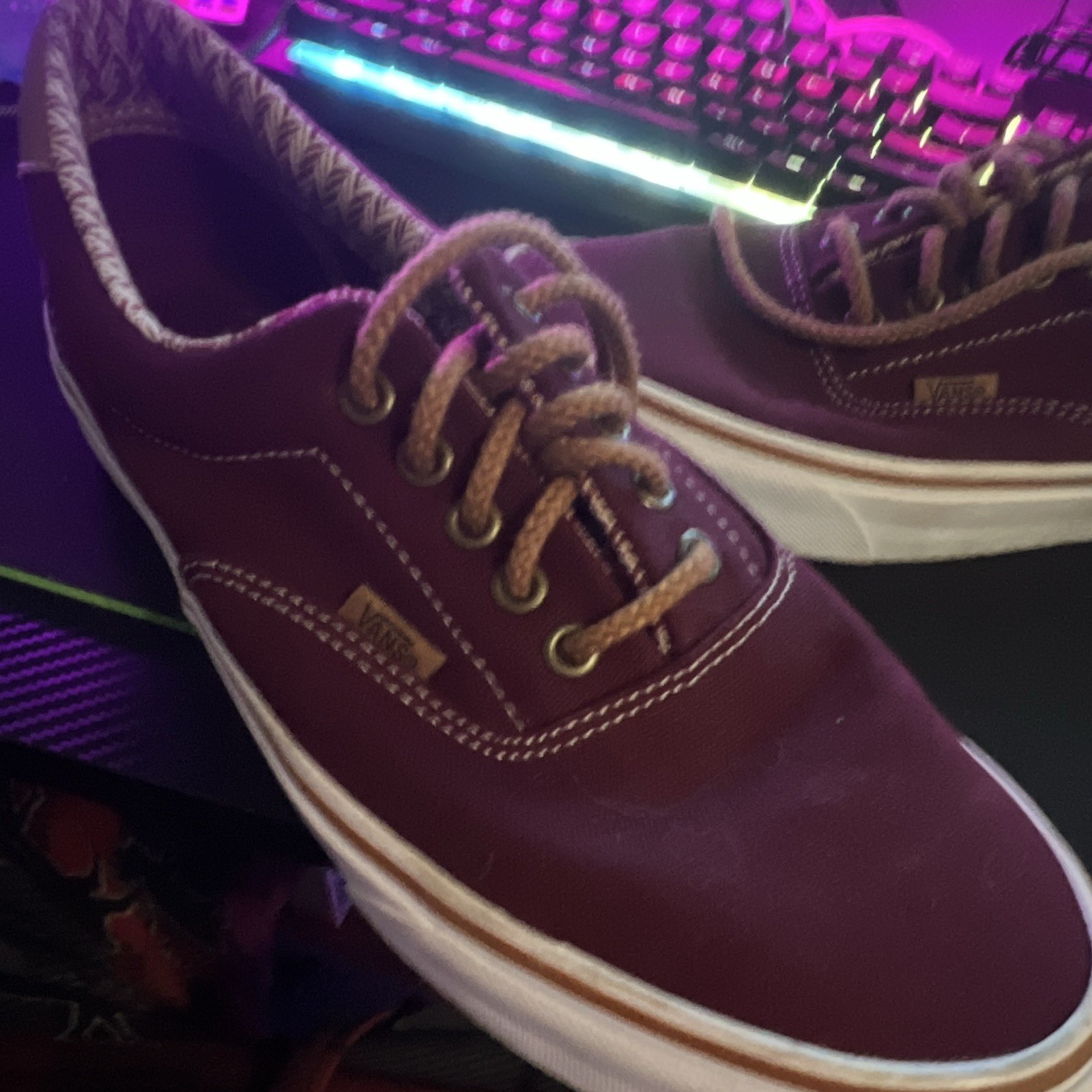 VANS Off The Wall Men’s Low Top Burgundy Lace-Up Sneakers Rubber Sole