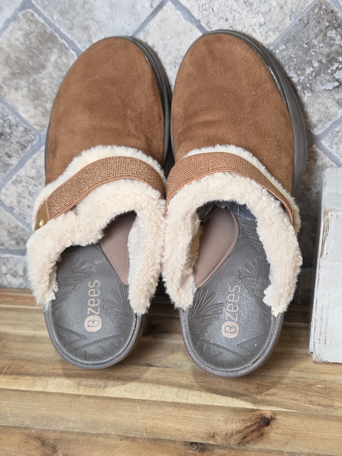 Bzees Womans Kismet Clogs Toffee Brown Size 6.5 M VEGAN