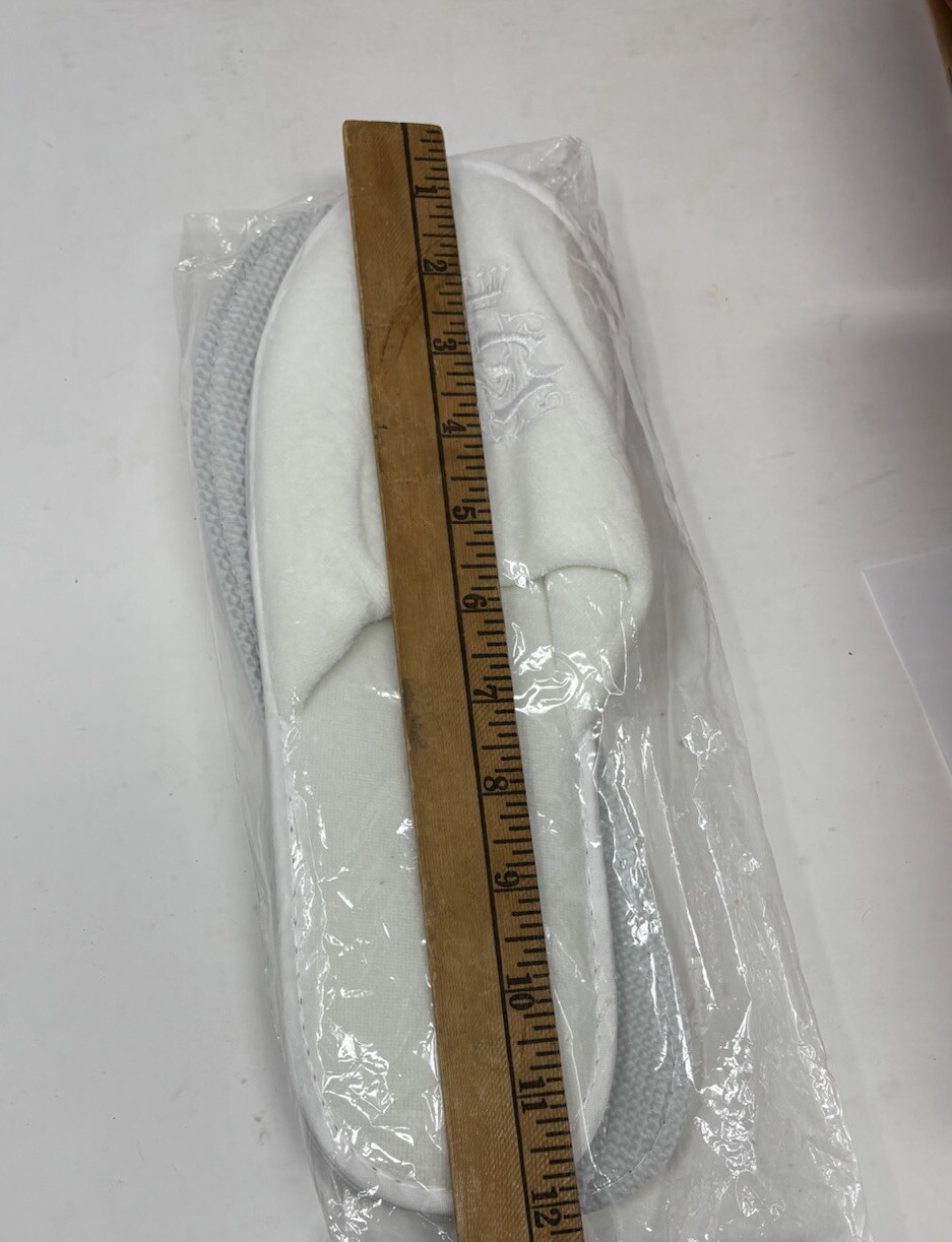 Slippers Large Unisex White Hotel Airline Slip on 12″ Lg x 4 1/2 in NEW Logo