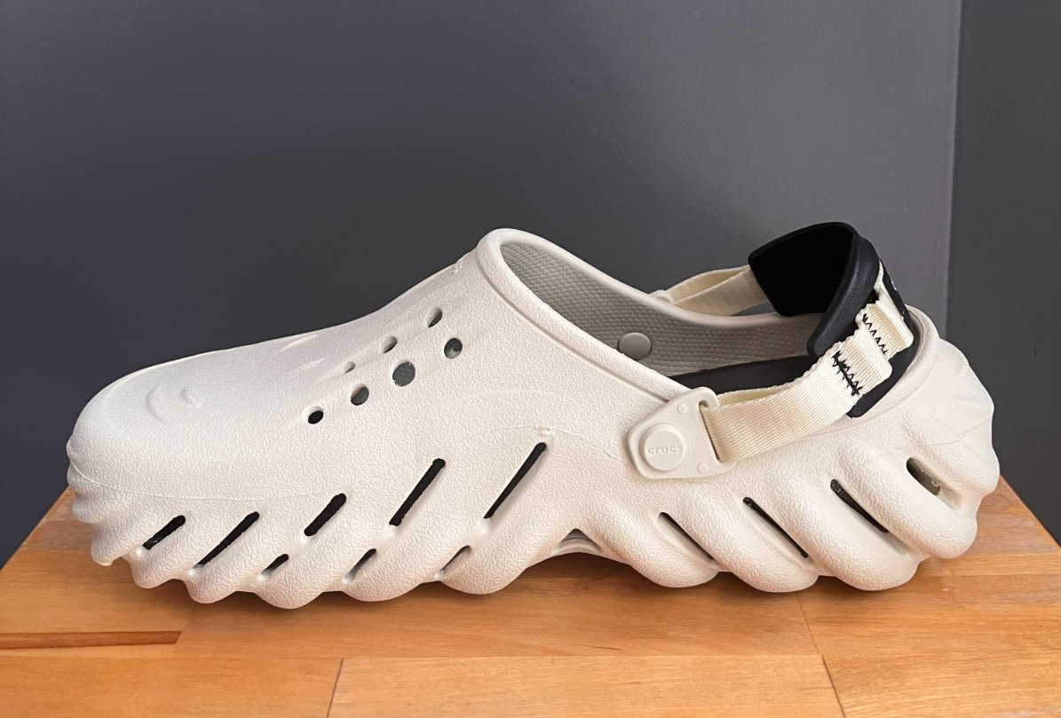 Crocs Bone (Off-White) / Black Echo Clogs US Men 9, 11 NWT
