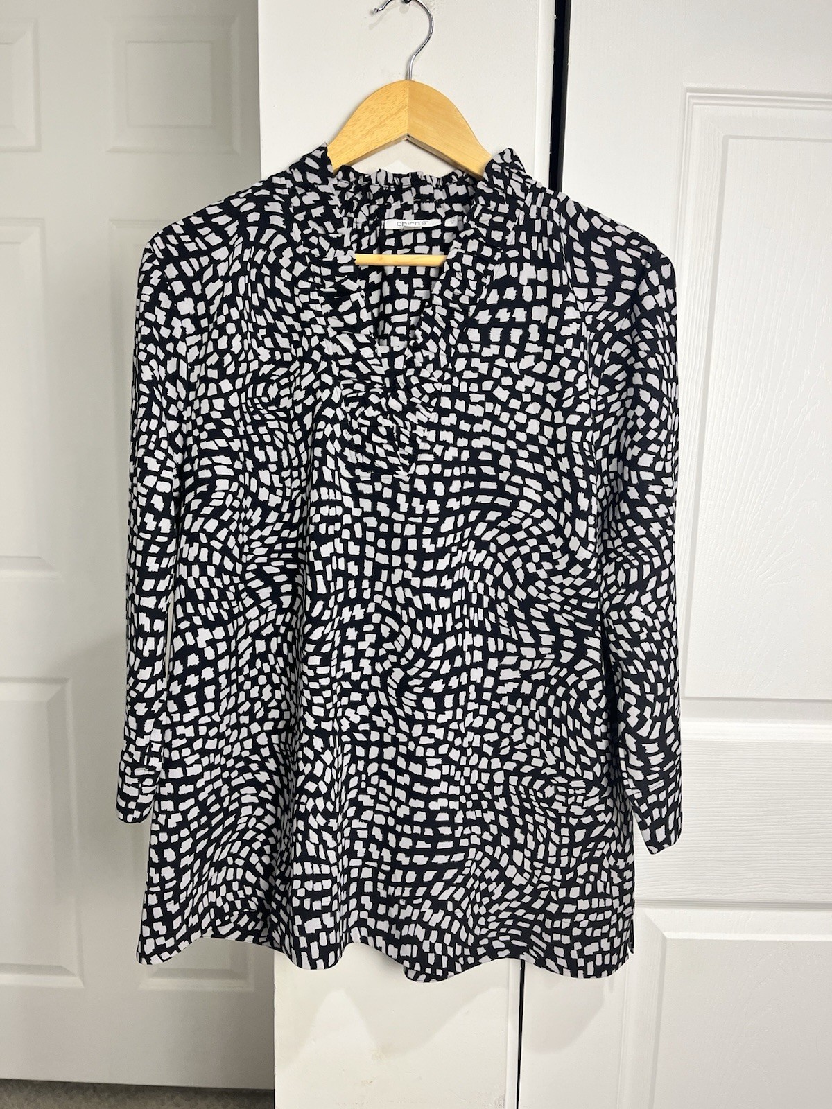 Chicos 3.5 (18) Black & White Geometric 3/4 Sleeve Slinky Blouse Career Casual