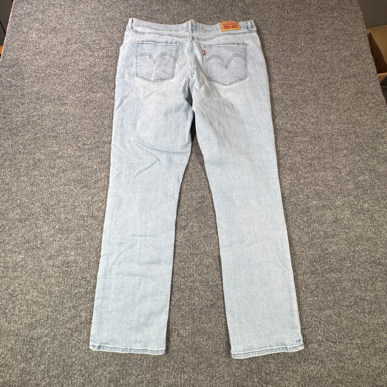 Levis Classic Straight Leg Jeans Womens 32 Light Wash Blue Casual Pants