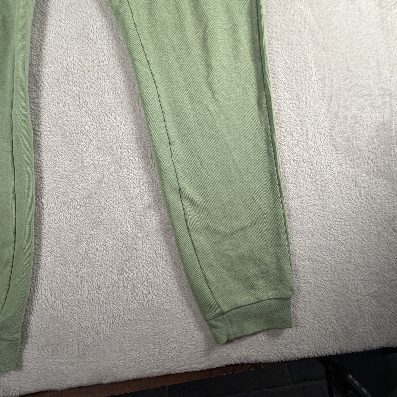 Gymshark Crest Joggers Mens Medium Green Sweatpants Zip Pocket Athletic Logo