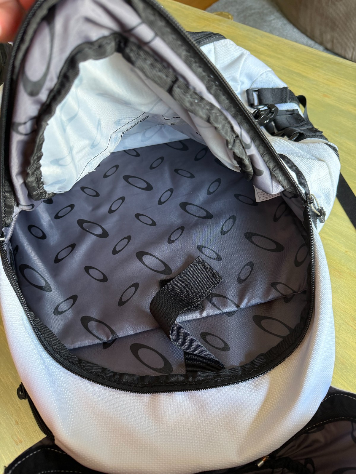 OG **RARE** Oakley Sunglasses White Kitchen Sink Backpack Excellent Condition