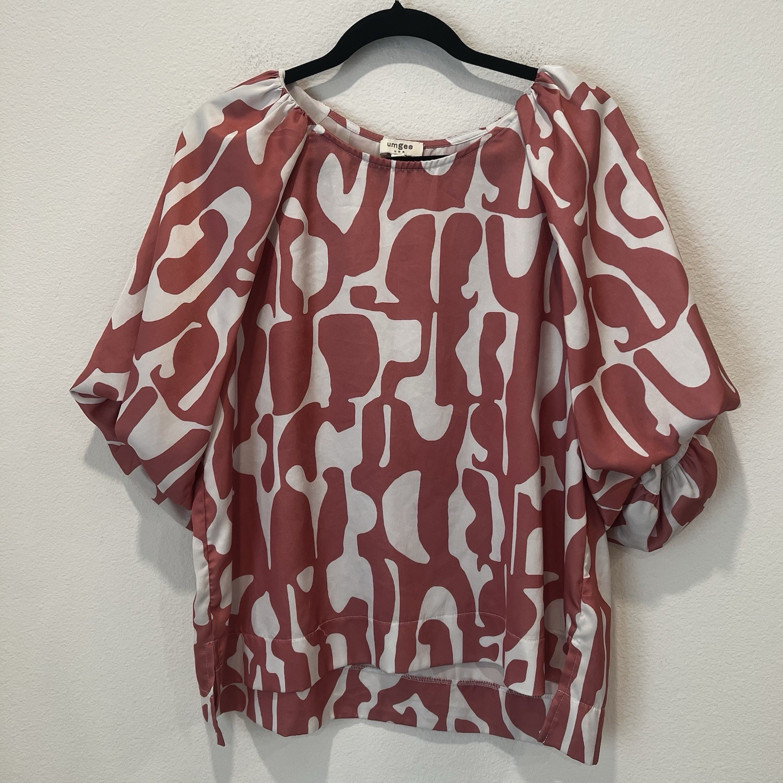 Umgee Abstract Print Two Tone Red Blouse Sz L Office School Art Gallery Academia