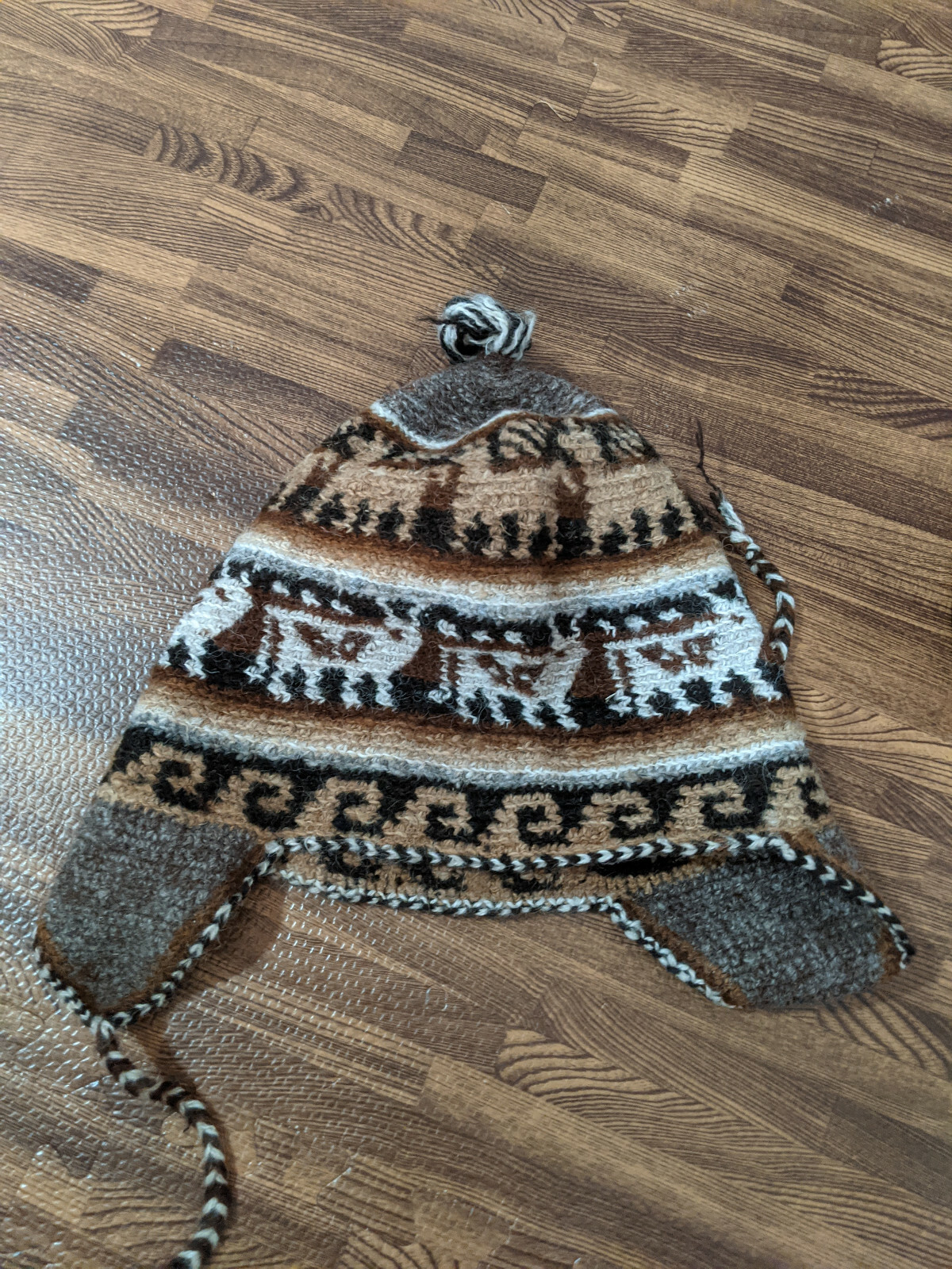 Lot of 2 – Unisex Beanie Hat One Size: 1 pcs – Brown, 1 pcs – Multicolor