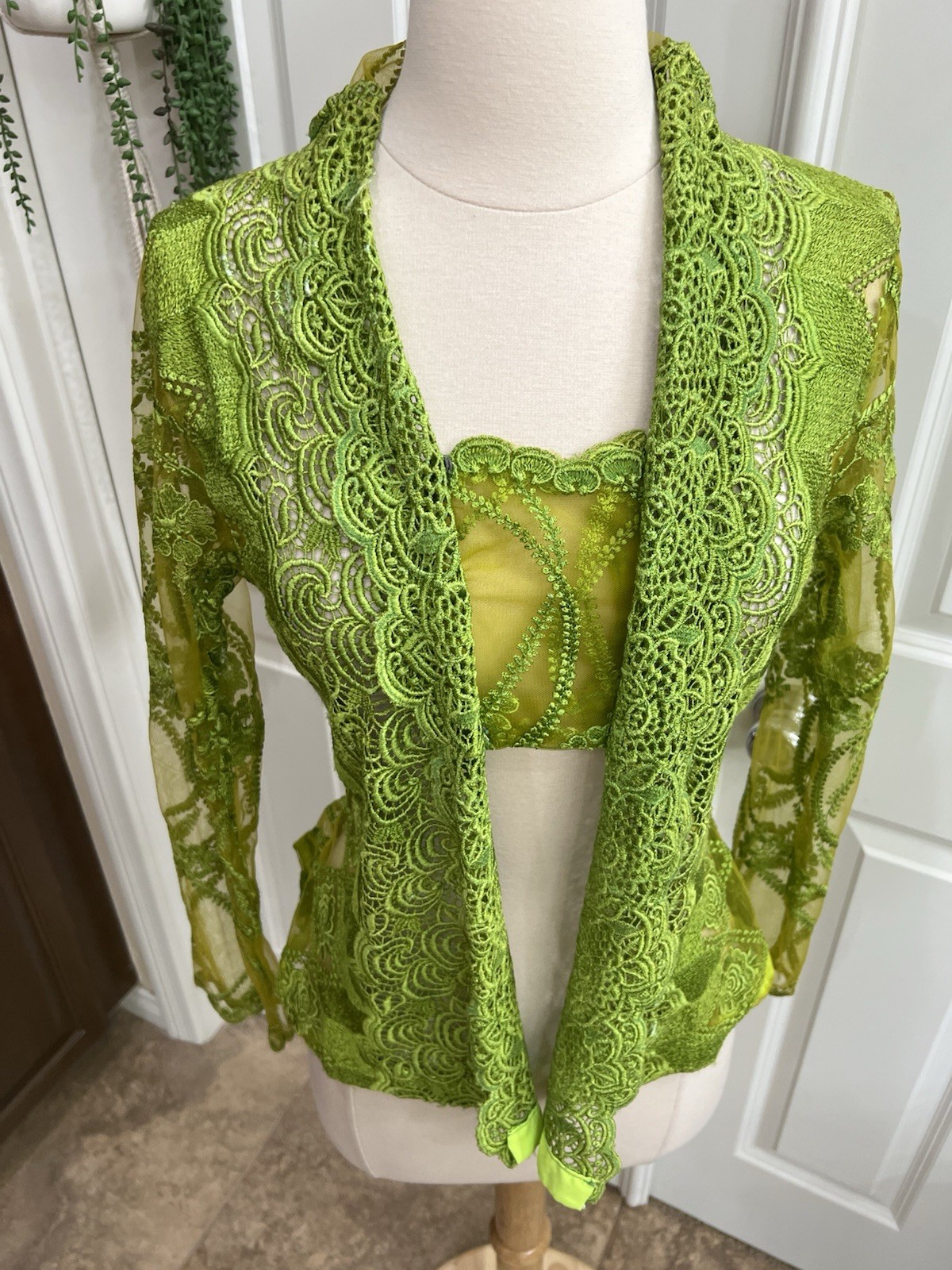Vtg Whimsical Green Sheer Embroidered Lace Fairycore Boho Glam Open Front Sz M
