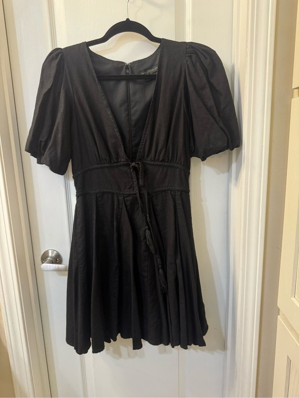 Size 8 House of Harlow 1960 black dress