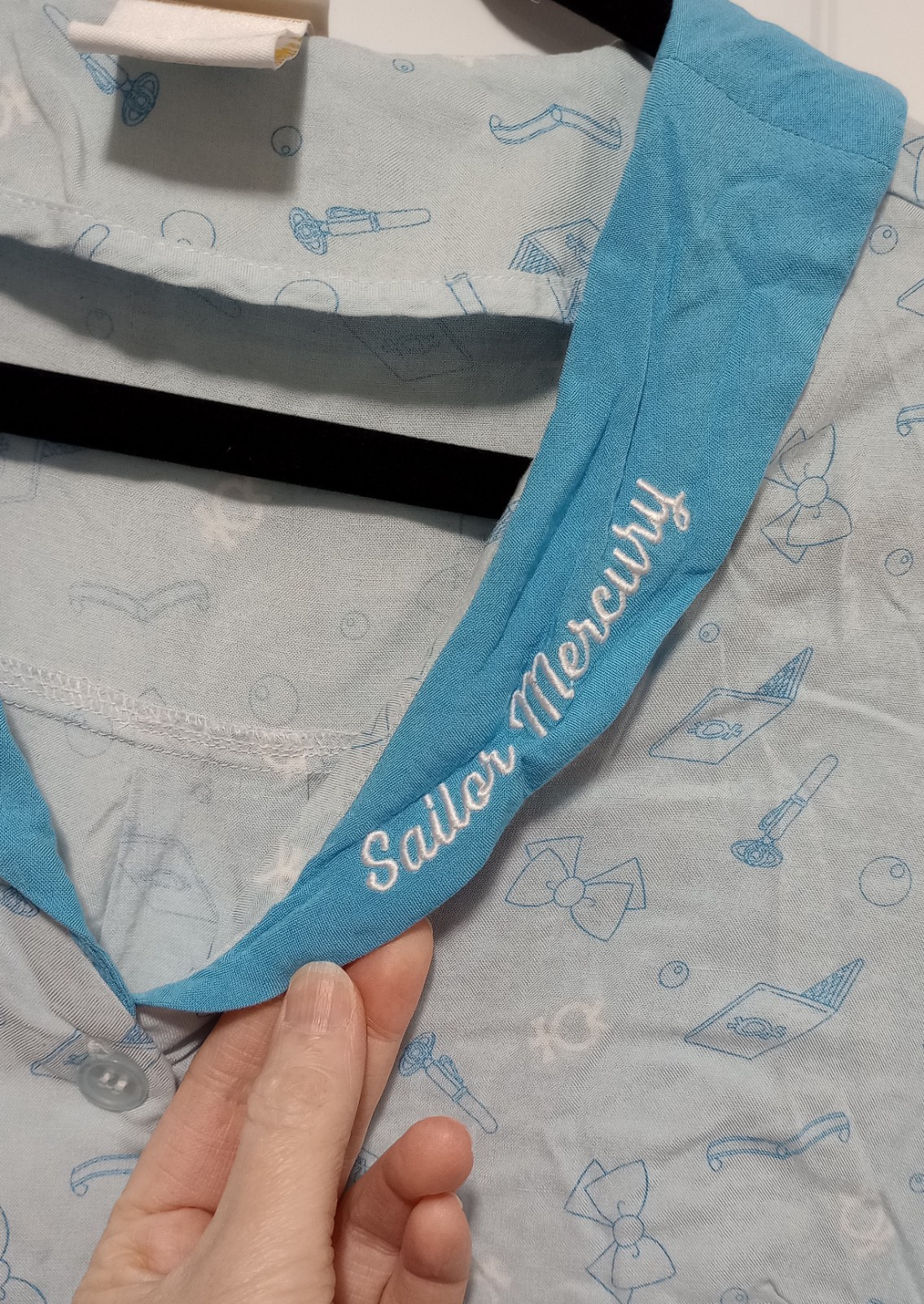 Sailor Moon Sailor Mercury Women’s Tie Front Crop Button Up Top Hot Topic M
