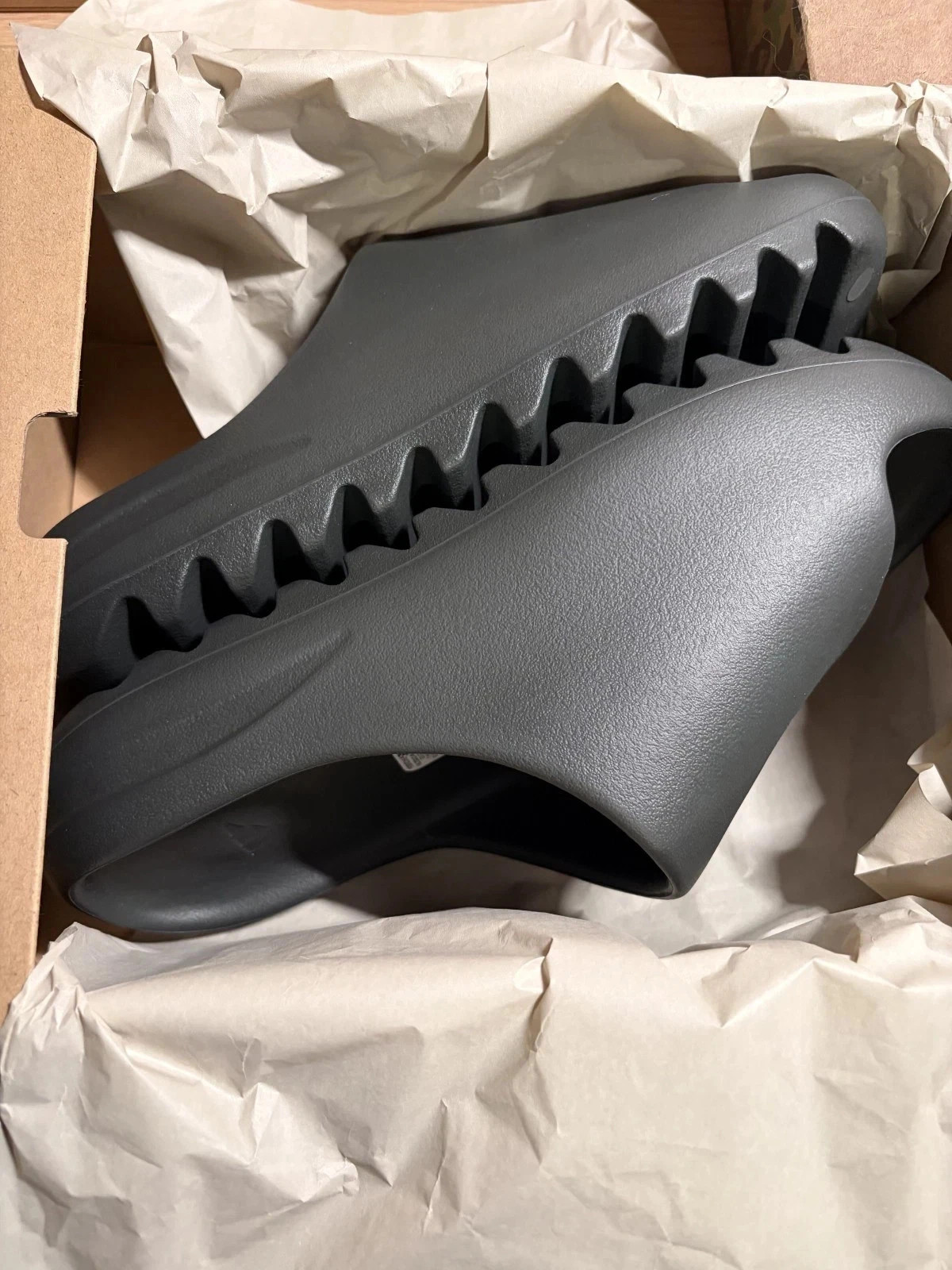 Adidas Yeezy Slides Onyx Size 7-12 US Men’s Free Shipping