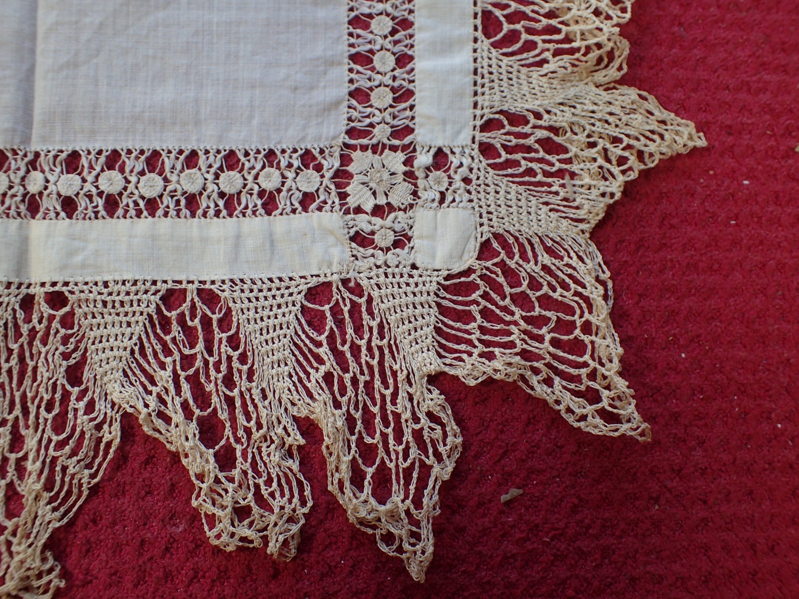 Antique Four (4) 1900 Paris Exposition and Hand Tatting Handkerchiefs
