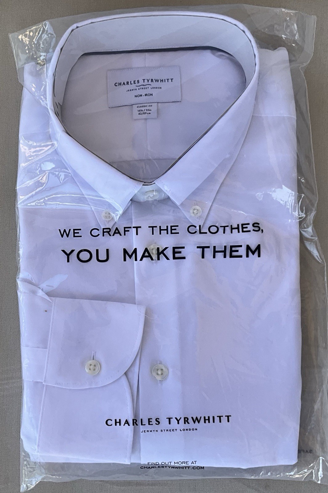 Charles Tyrwhitt White Oxford No-iron Stretch Classic Fit 16.5/35