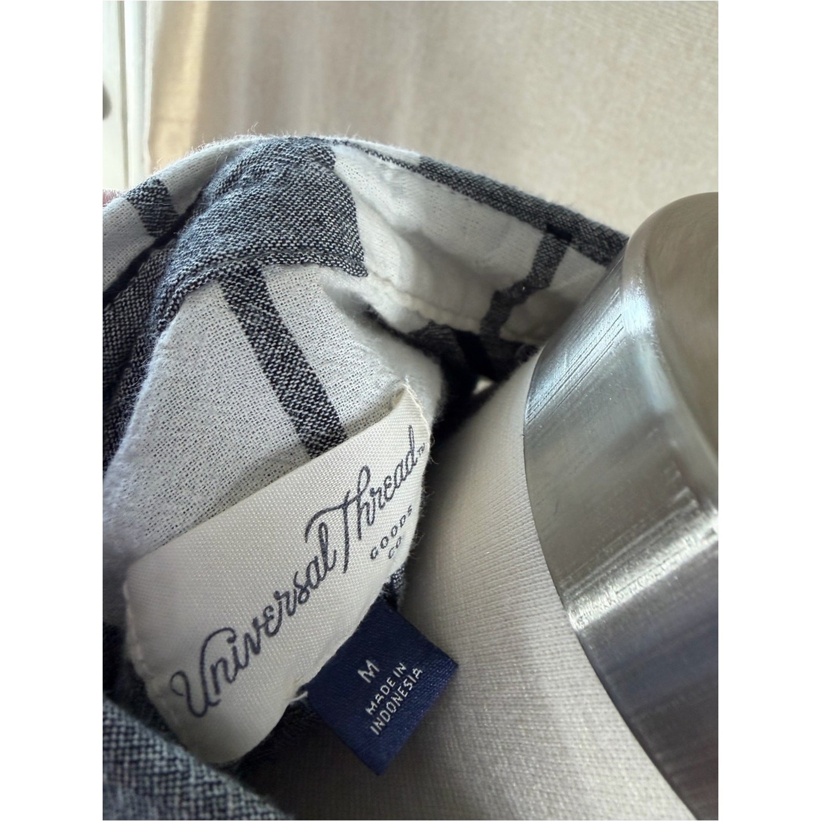 Universal Thread Black and White Plaid Button-Up Shirt size M 100%cotton