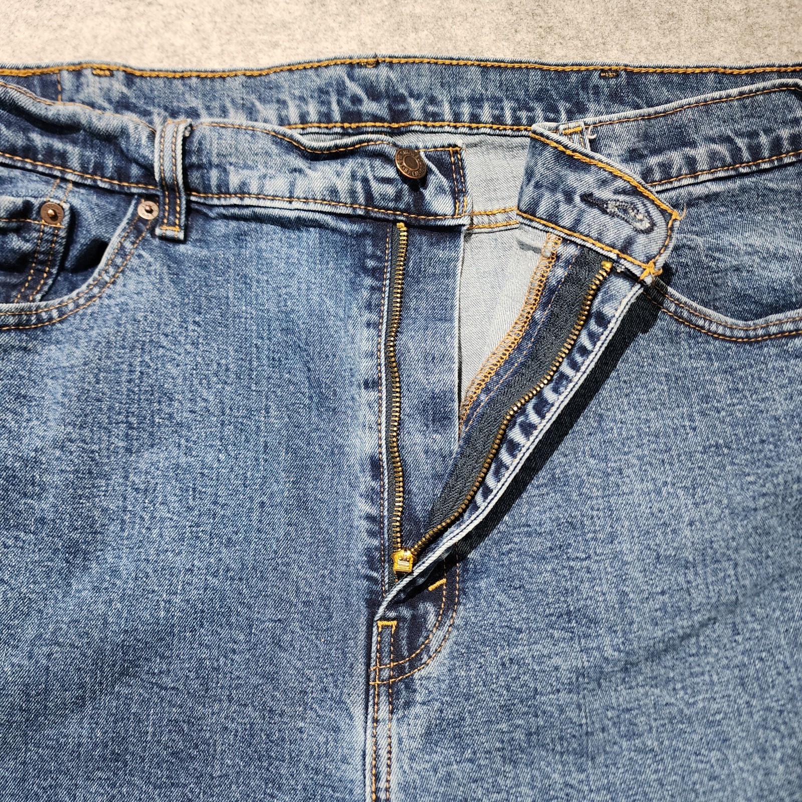 Levi’s Regular Fit Straight Leg Blue Medium Wash Stretch Denim Jeans Mid Rise