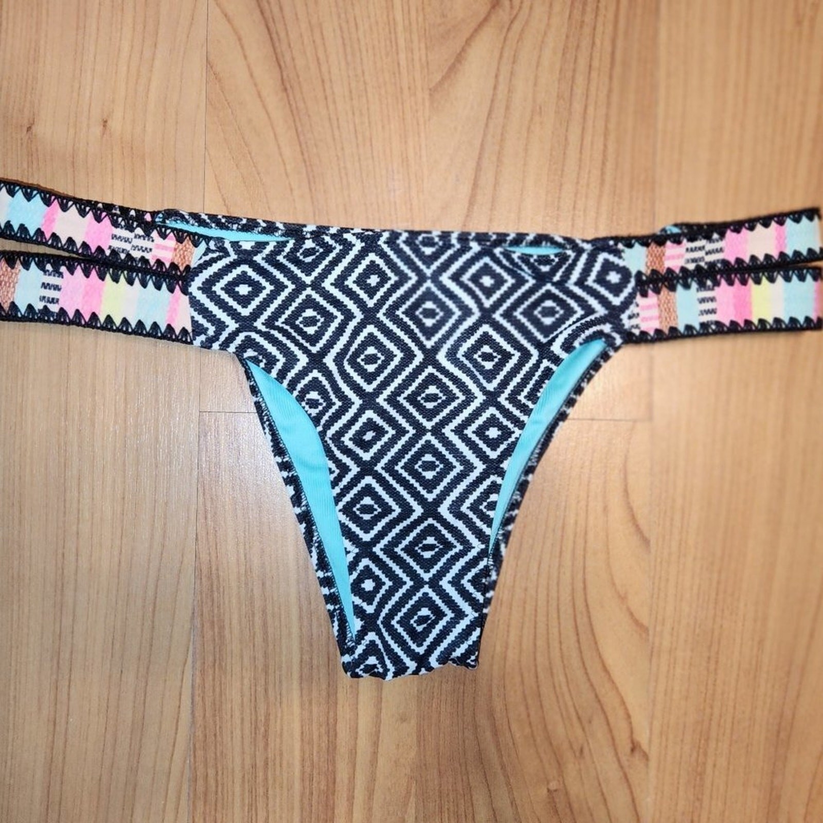 Shade & Shore Multi Stripe Geometric Swim 34 B + Small Bottom