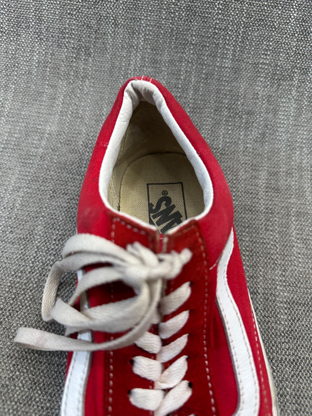 Vans Old Skool Unisex M7.5/W9 Skateboarding Shoes Red Suede Athletic Sneakers