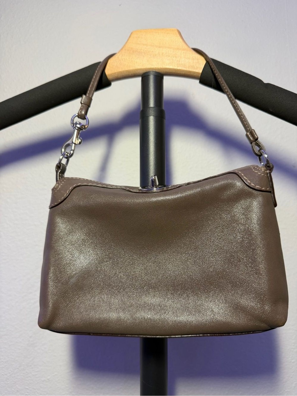 Brown Hand Bag/Wristlet (no brand found)