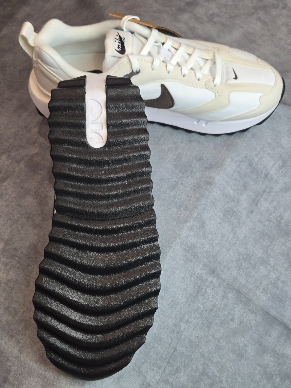 Nike Air Max Dawn Phantom Baroque Brown Women’s 8 / 6.5M Style# DC4068-102