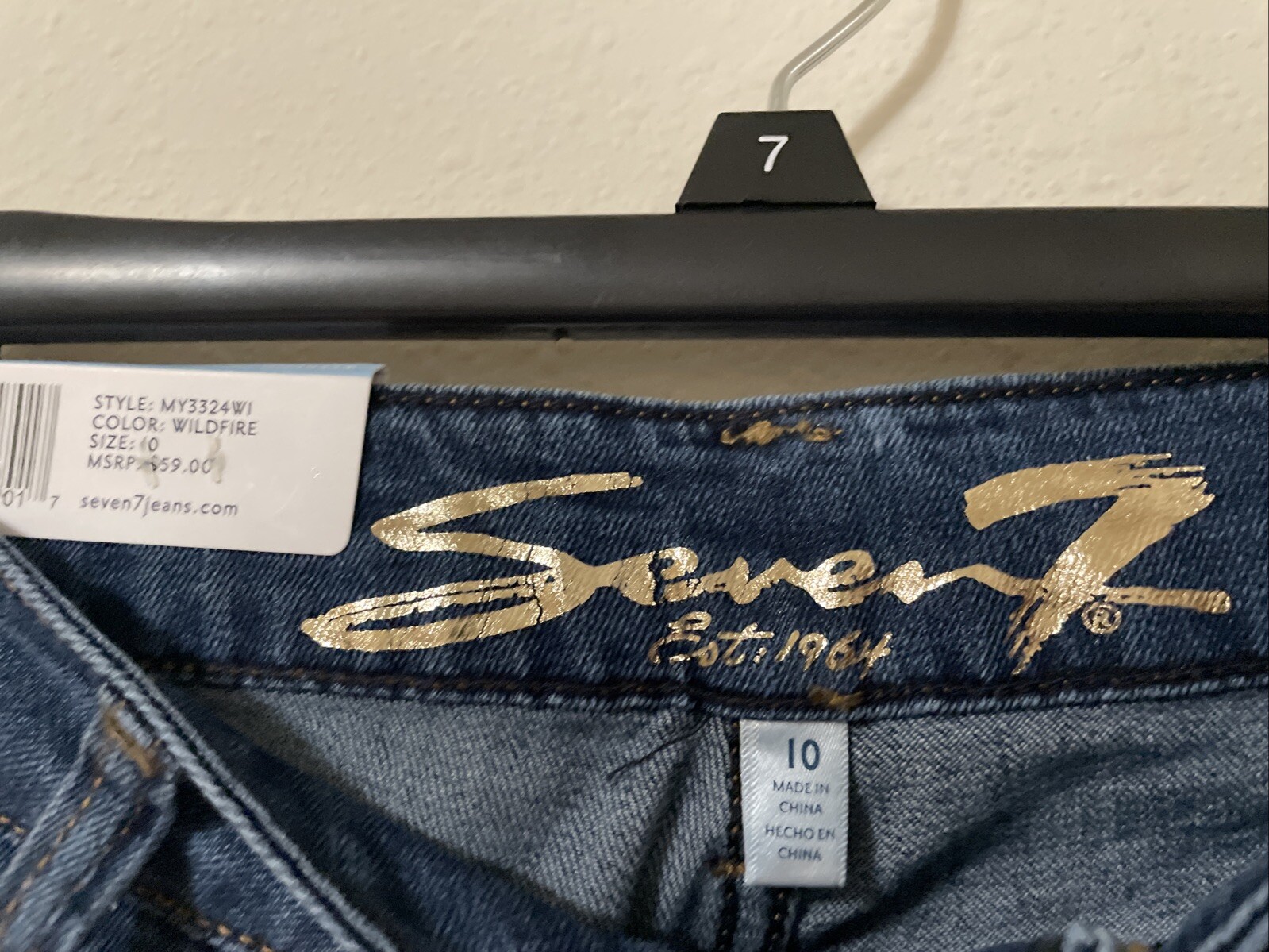 NWT Seven7 Women’s Denim Frayed Hem Slim Fit Weekend Short Wildfire Size 10