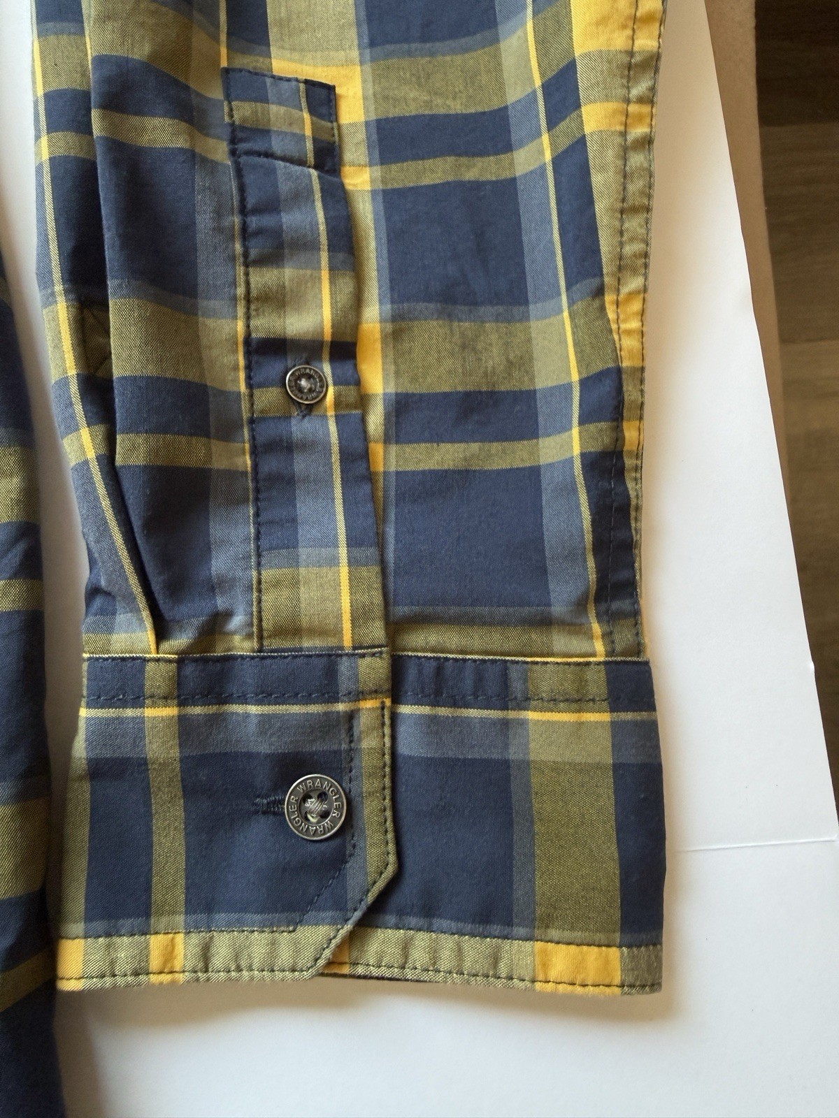 Wrangler Men’s Plaid Button Up Shirt Regular Fit Size XL Yellow Blue Long Sleeve