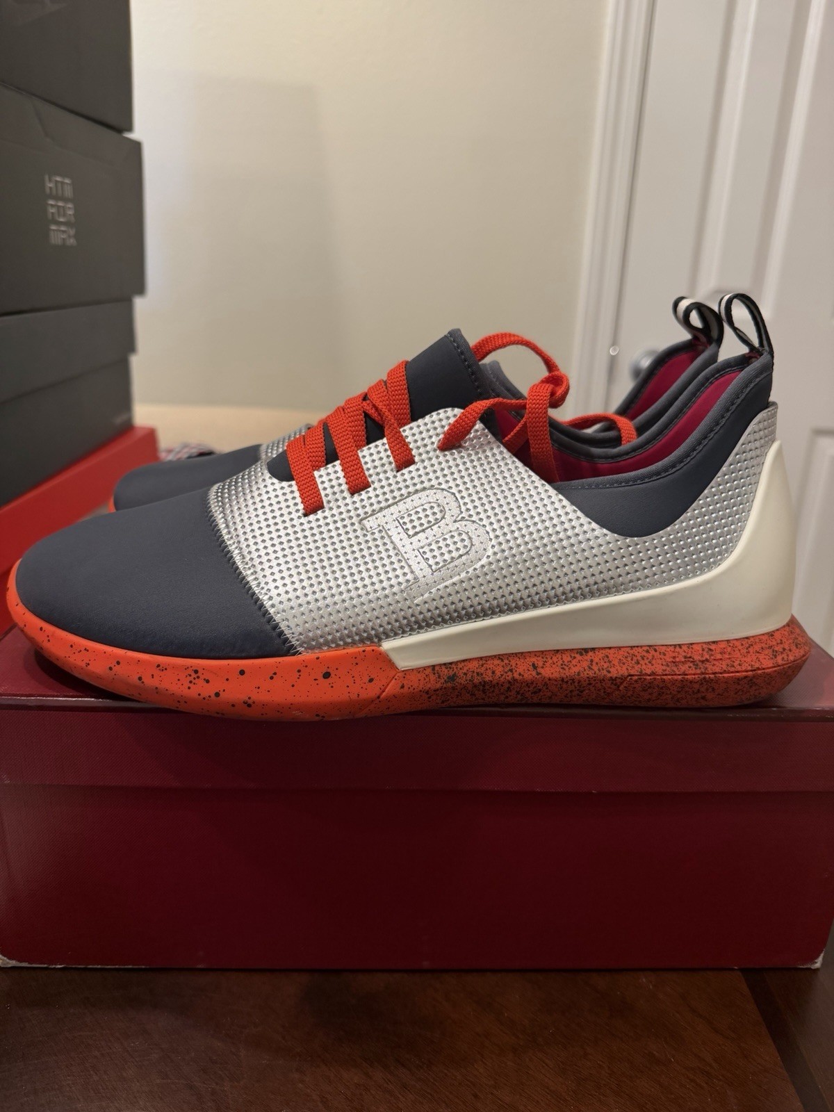 NIB BALLY AVRO-E SILVER LEATHER NEOPRENE LOGO LACE UP TRAINER SNEAKERS 11 US 44