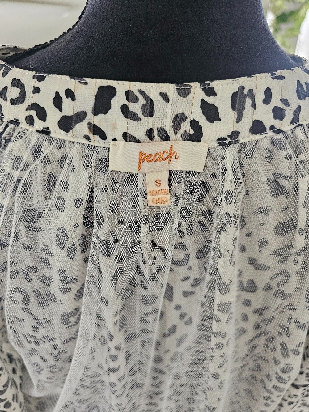 Size S Women’s Black and White Leopard Print Blouse