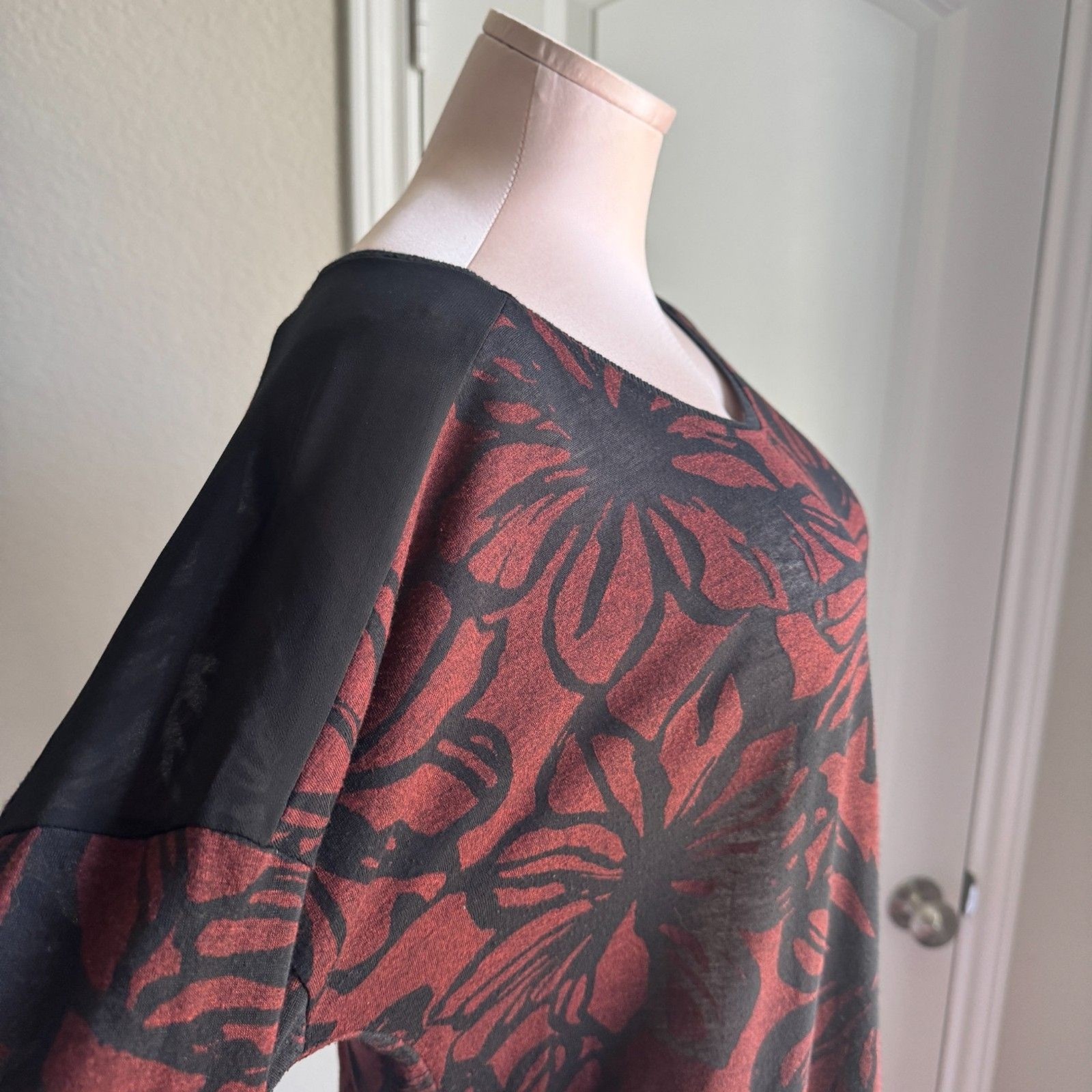 Women’s Vera Wang blouse – M