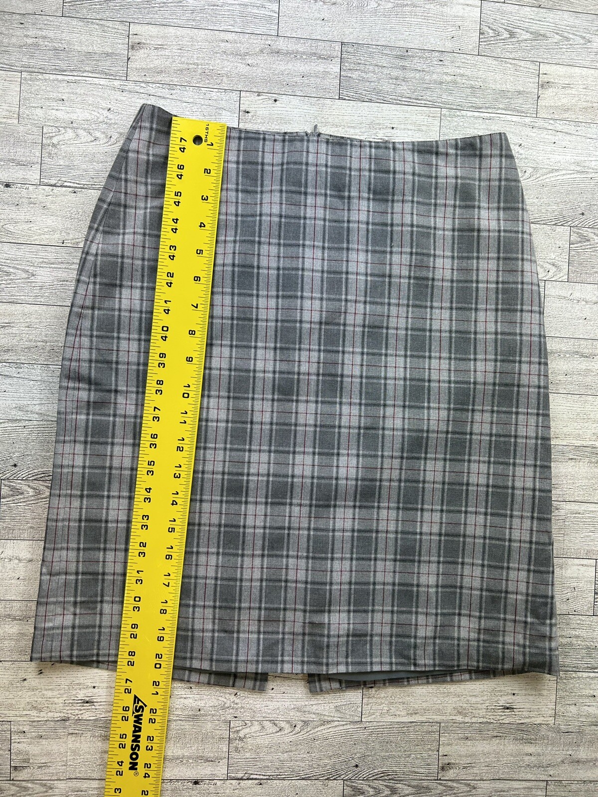 Tommy Hilfiger Skirt Size 4 Knee Length Gray Red Plaid Lined Slit Pencil