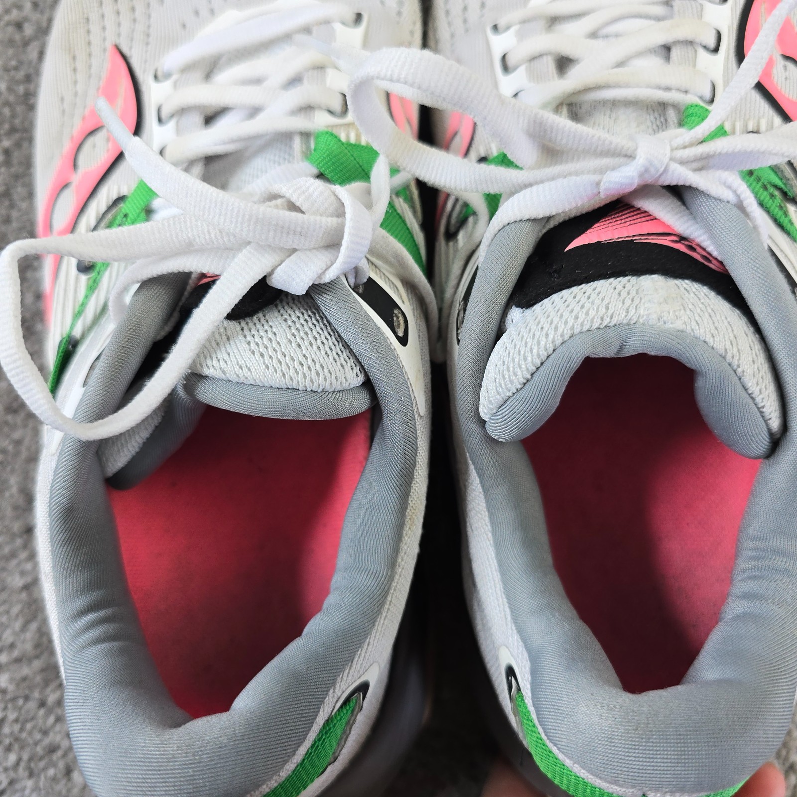 Saucony Guide 16 Womens Size 9 Running Shoes Light Gray White Pink Sneakers Low