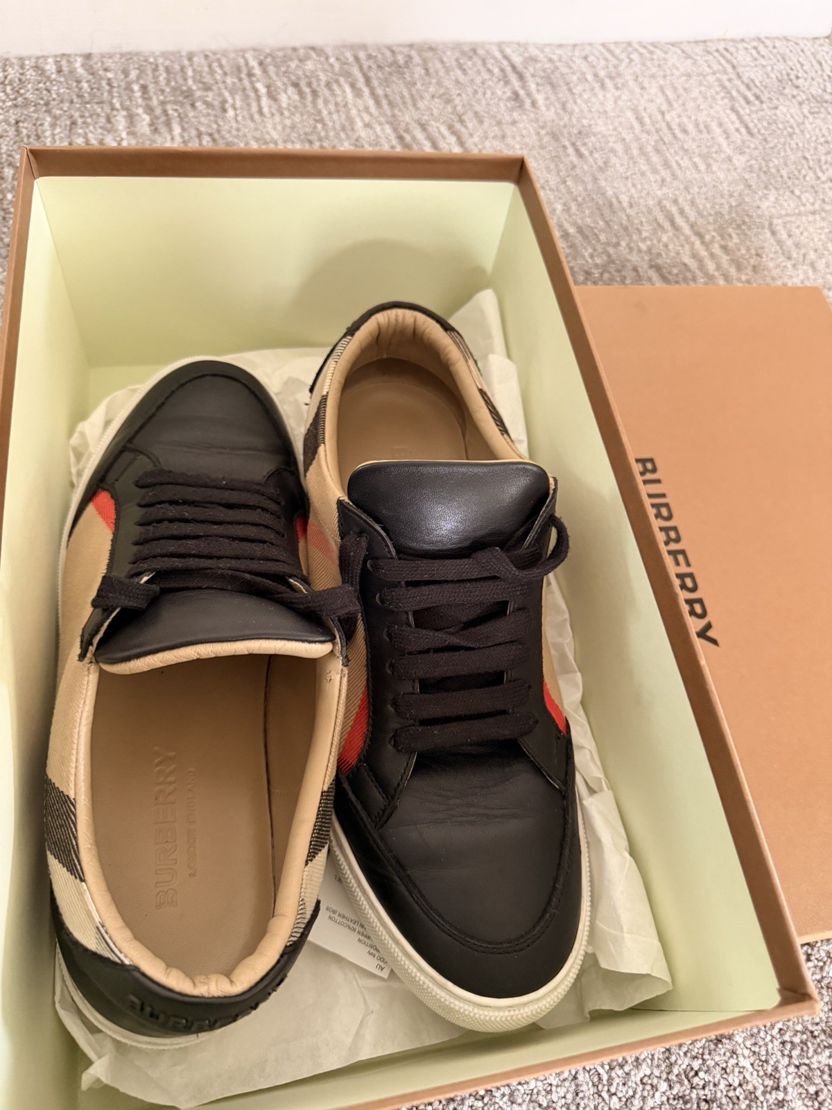 Authentic Burberry Women’s Check Low Top Sneakers Black Beige Leather EU 39 US