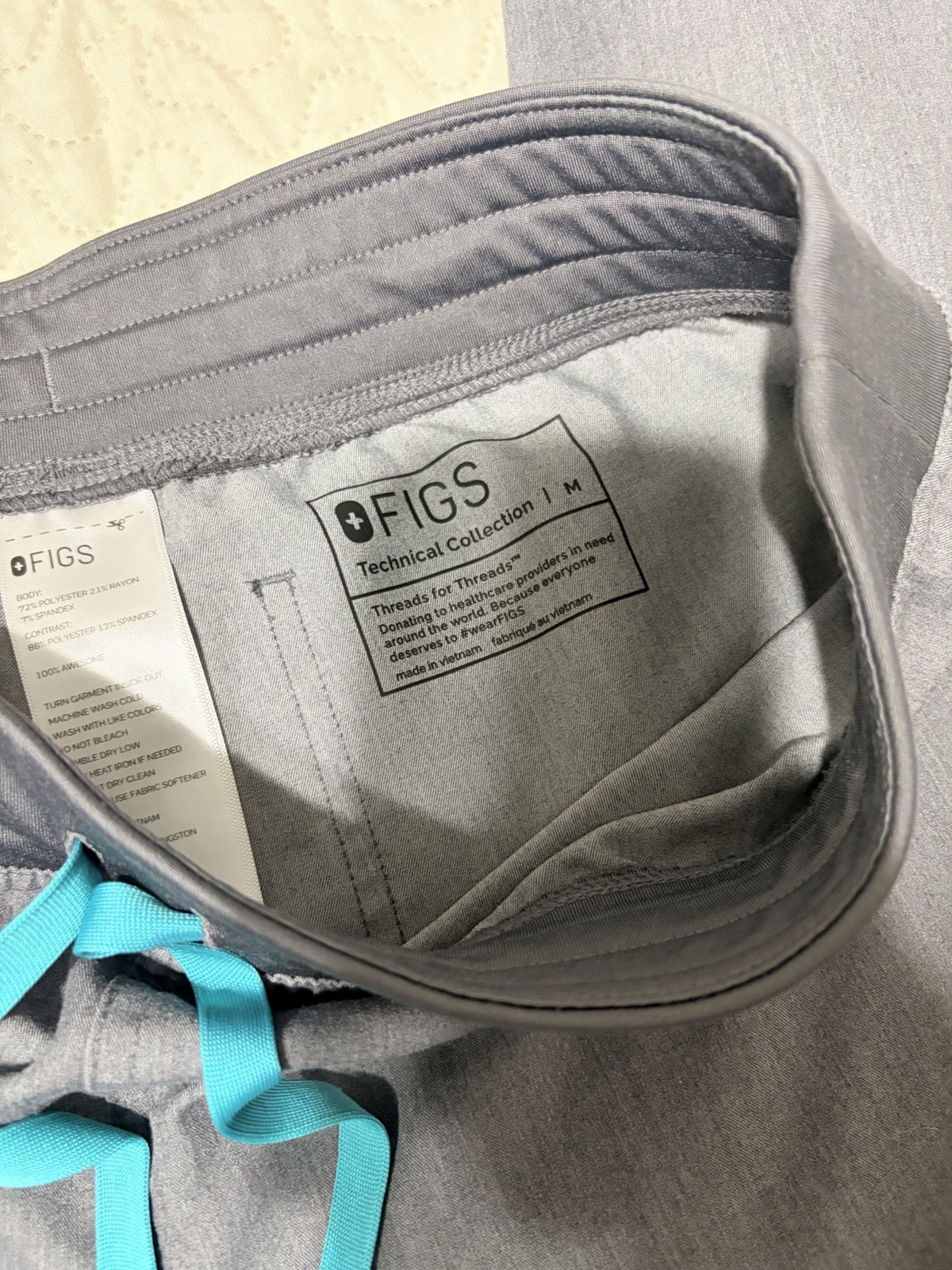 FIGS Technical Collection Gray Solid Scrub bundle 1 Top S & 2 Pants Womens M