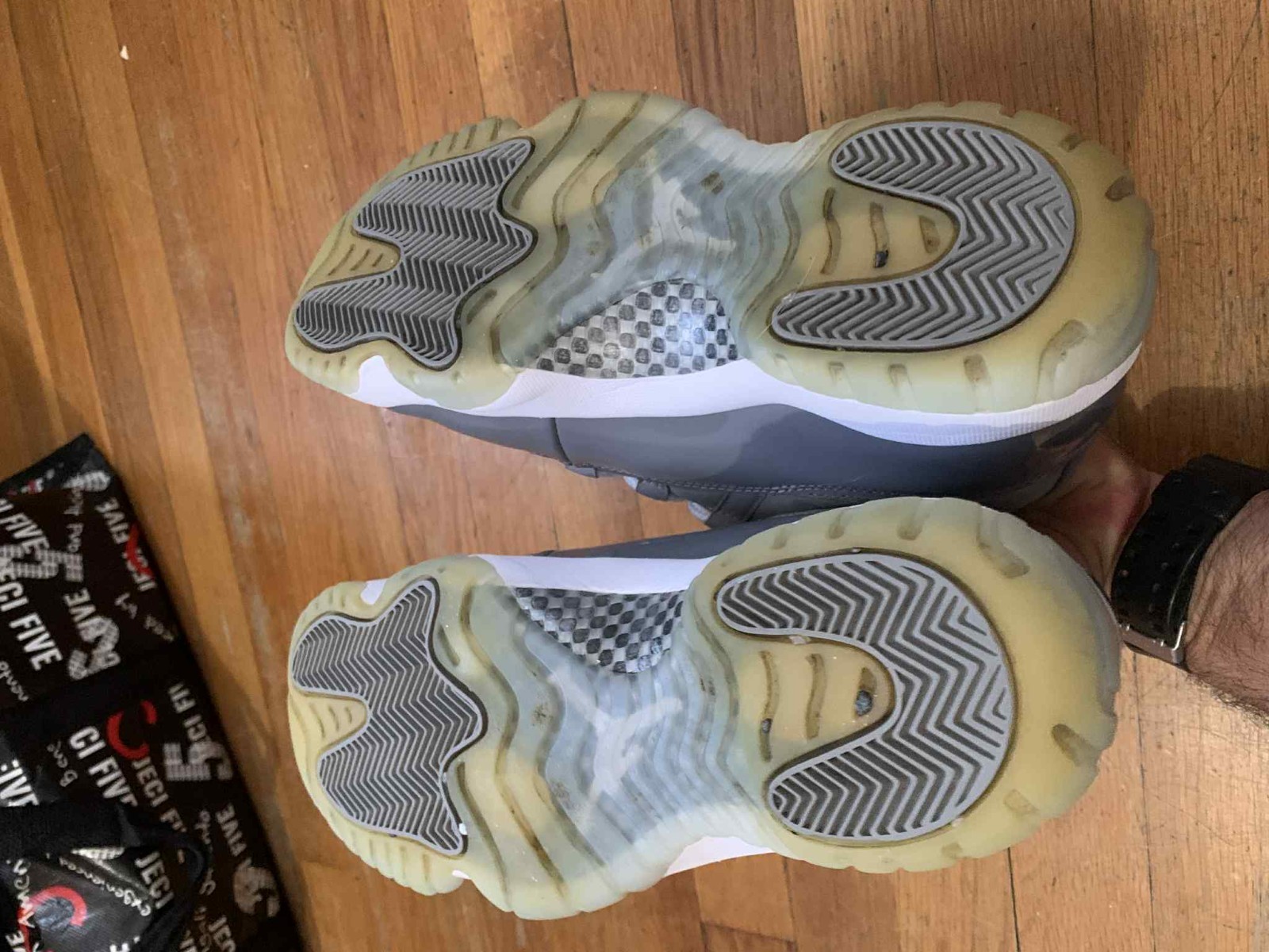 Size 9 – Jordan 11 ‘Cool Grey’ [CT8012-005] (case)