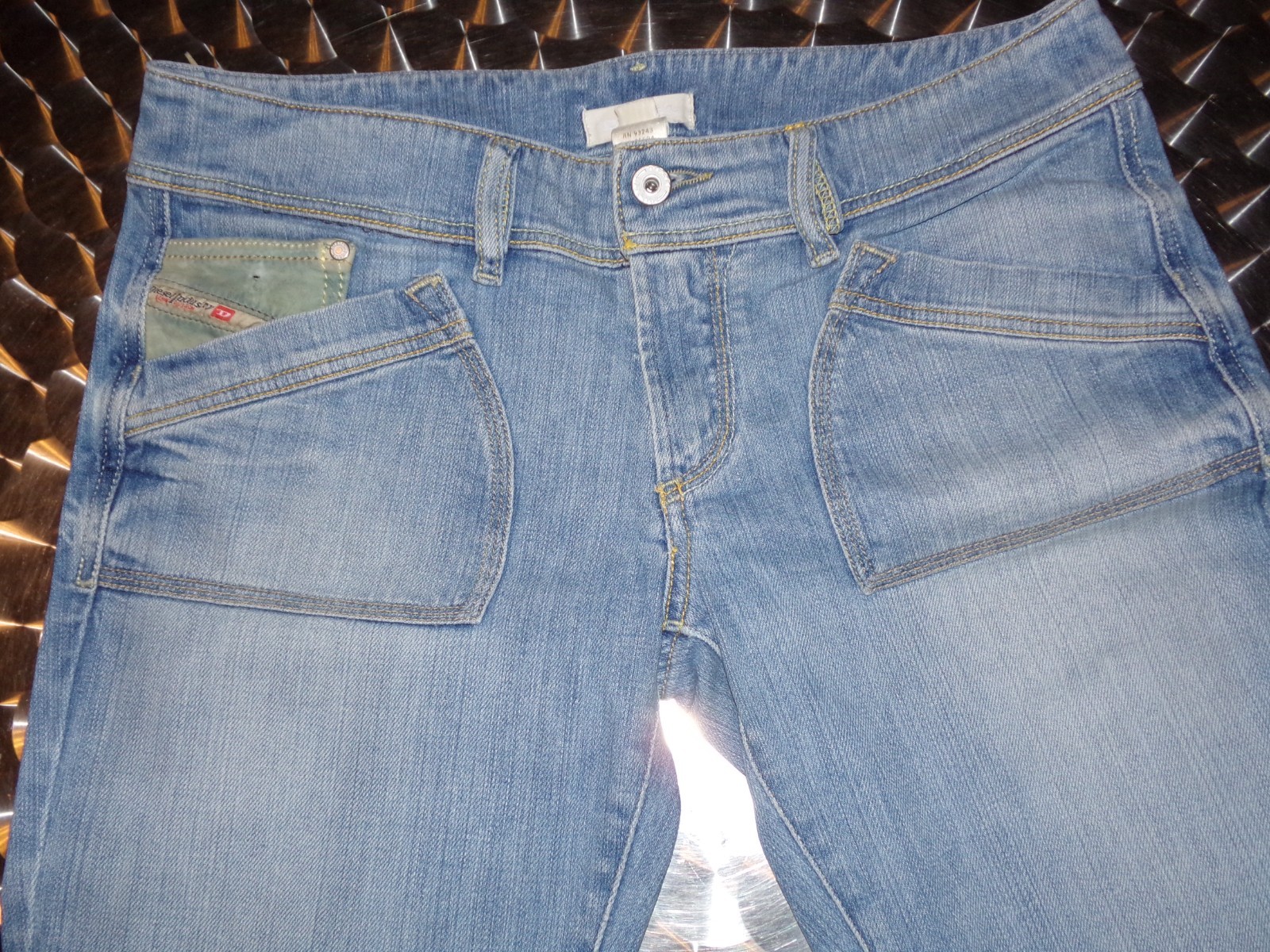 diesel 31 Capri Jeans Light Wash Zipper Pockets and fly 18″ inseam