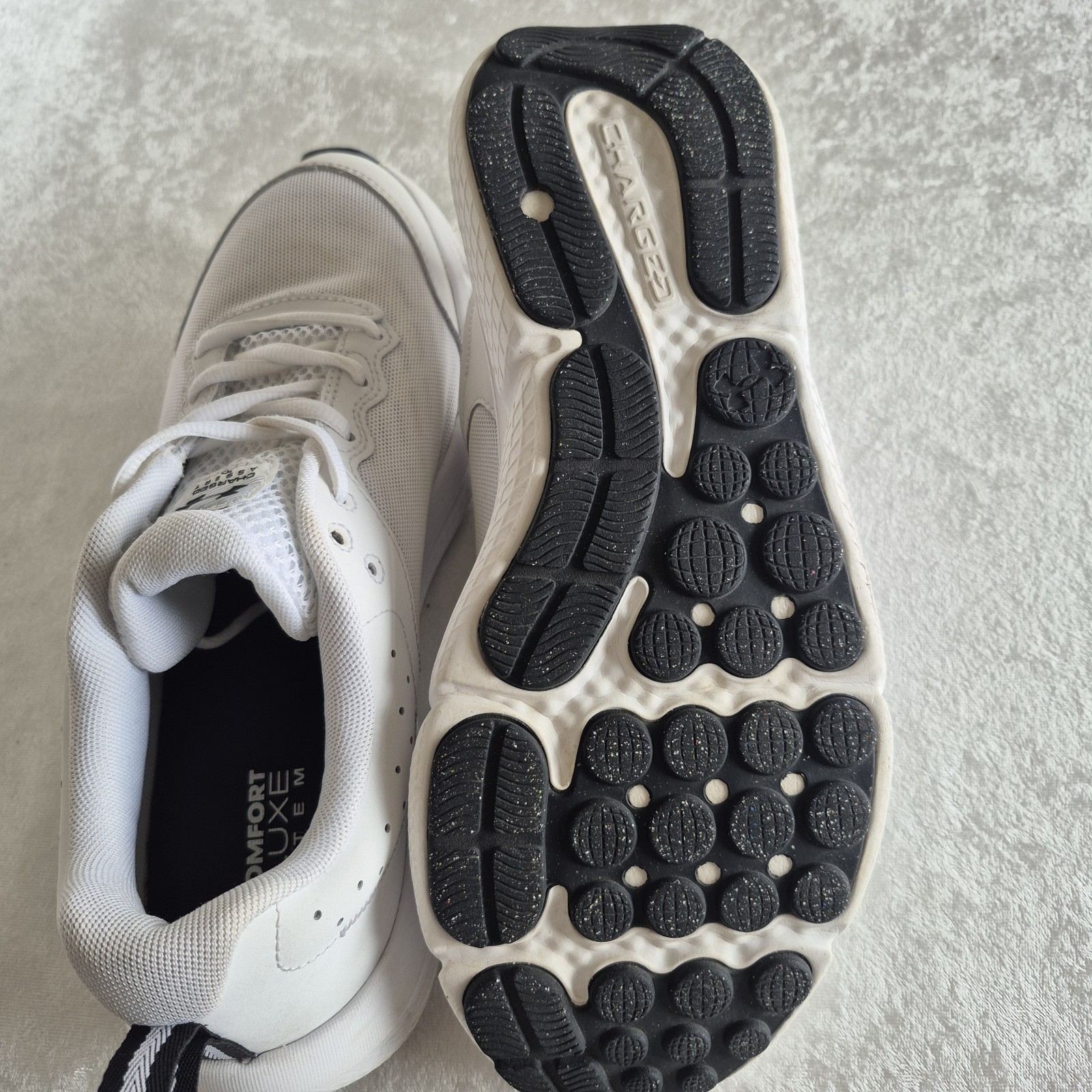 Under Armour Charged Assert Men White Black Mesh Sneakers Size 10.5 3026175-104